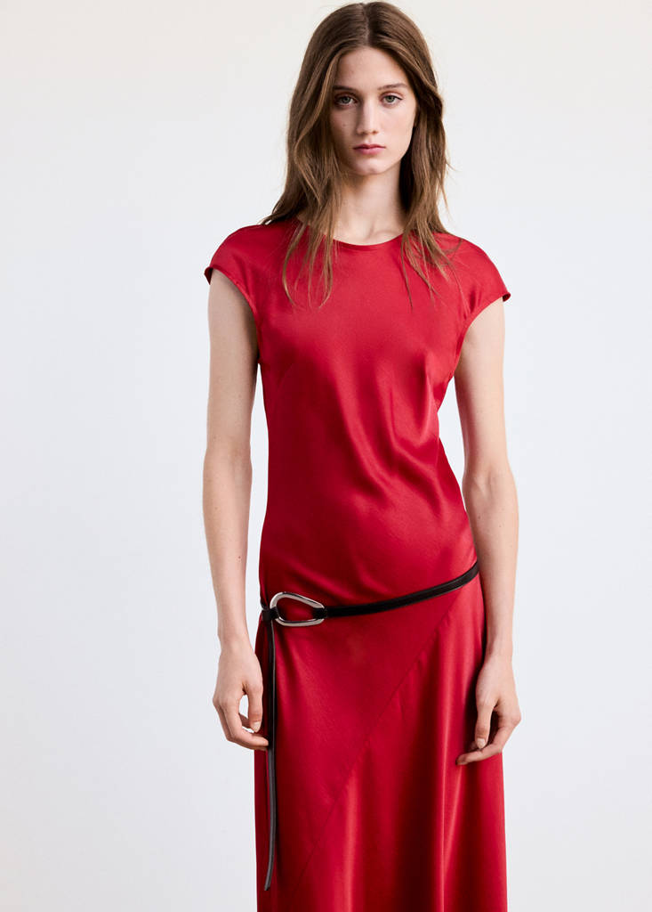 Midi dress with a round neck — Red