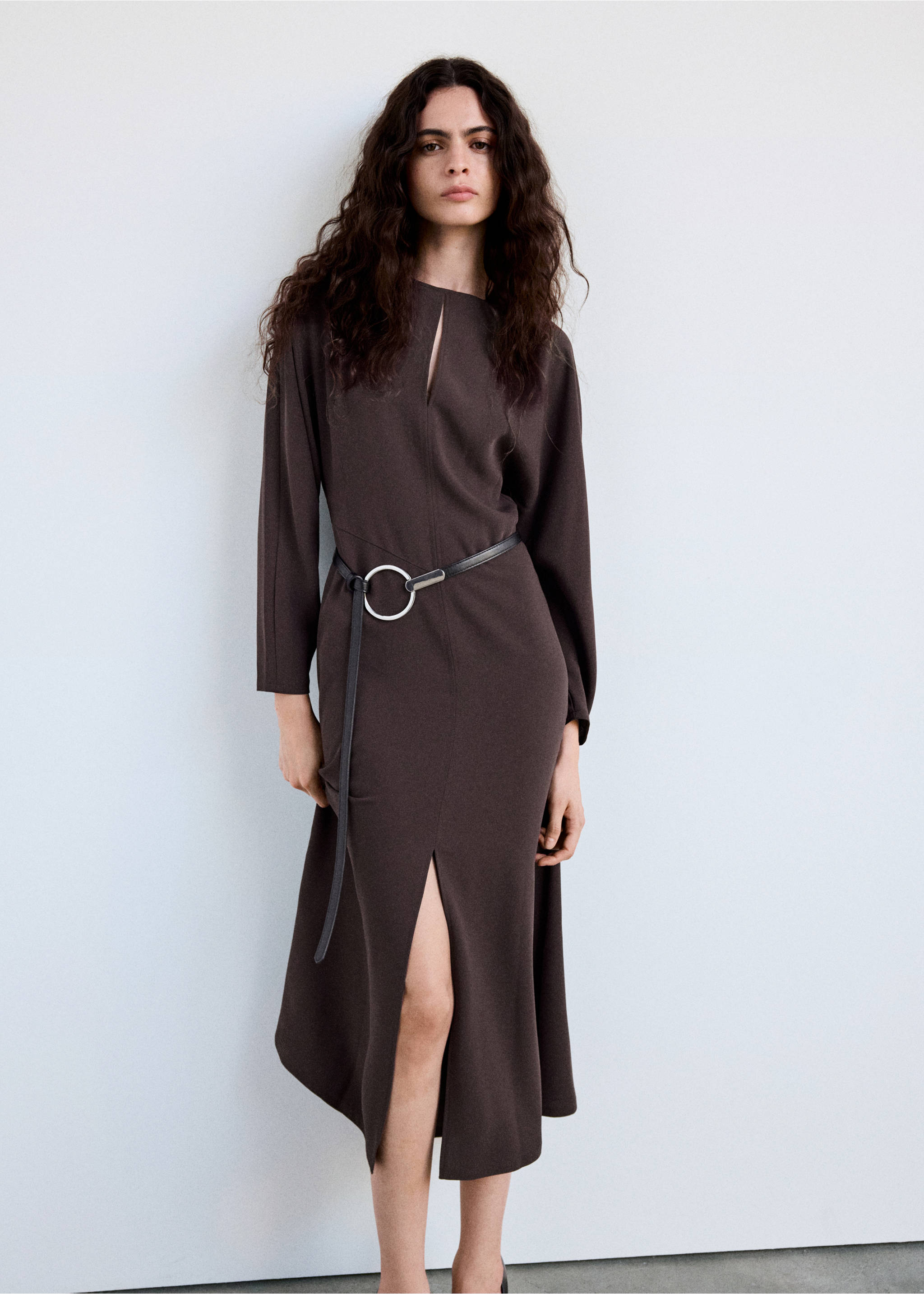 Long-sleeve dress with cut-outs - Medium plane, Chocolate. Ref: 37006010-00.