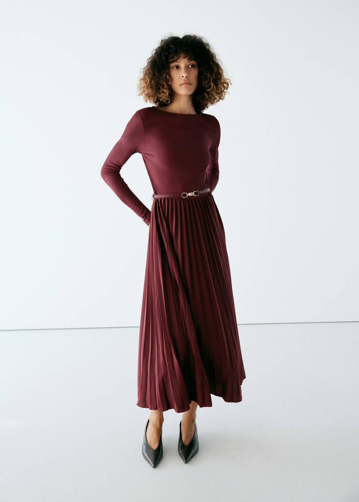 Pleated panelled dress — Maroon