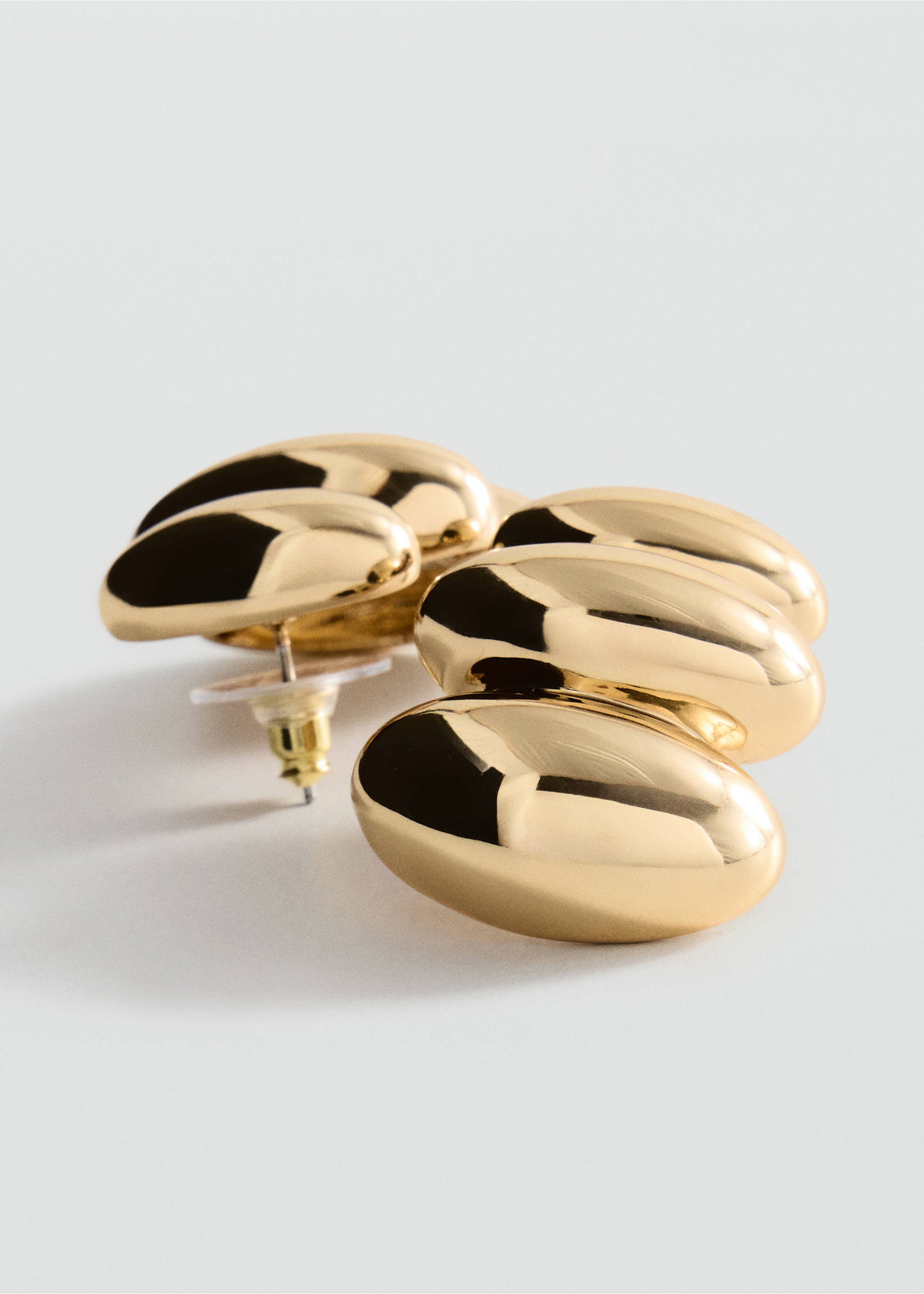 Boucles d’oreilles longues ovales - Plan moyen, Or. Ref: 37006016-00.