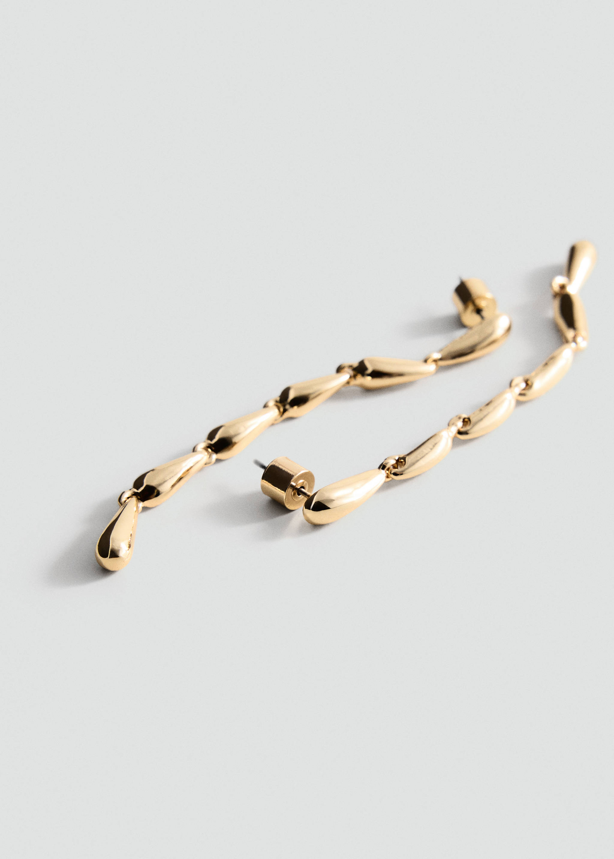 Boucles d’oreilles pendantes gouttes - Plan moyen