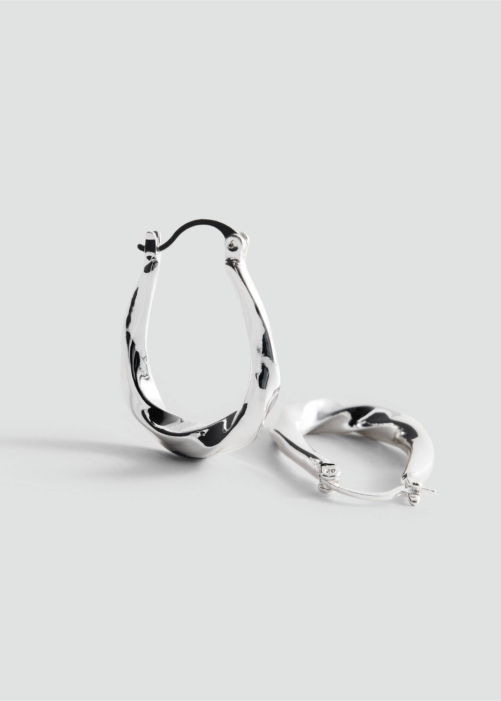 Embossed hoop earrings - Medium plane, Silver. Ref: 37006019-00.