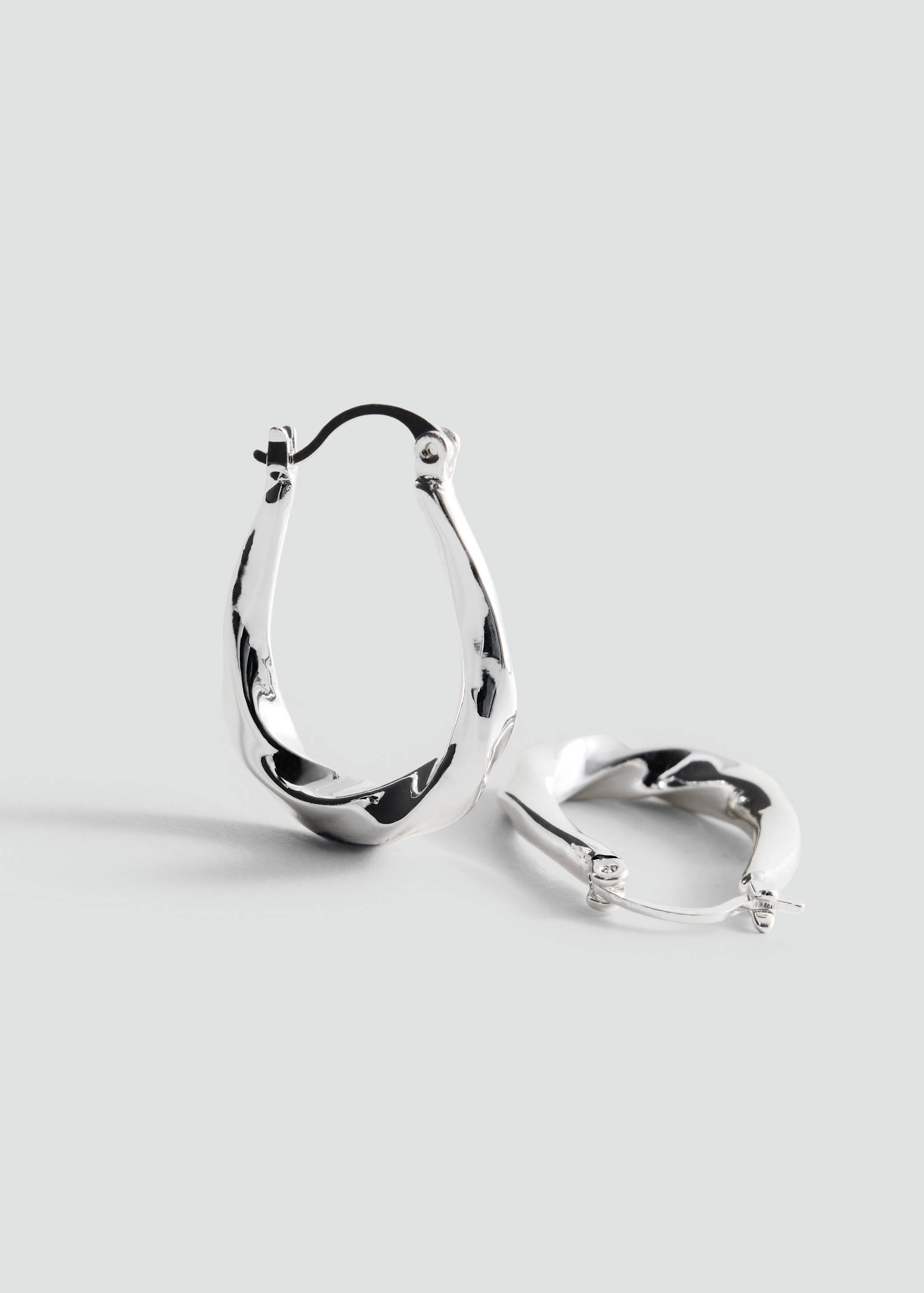 Embossed hoop earrings - Medium plane