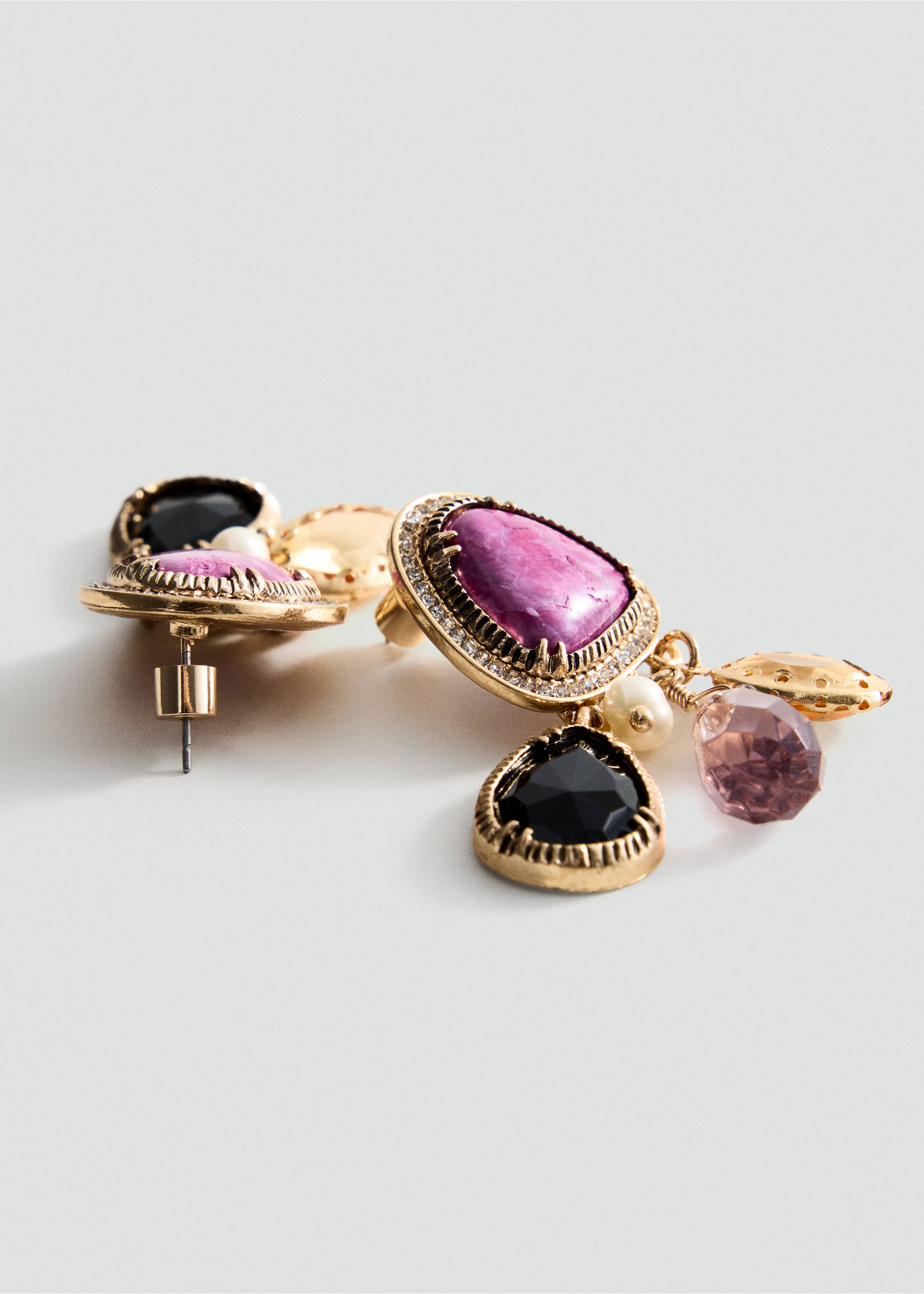 Boucles d’oreilles pierre perles pendantes - Plan moyen, Or. Ref: 37006021-00.