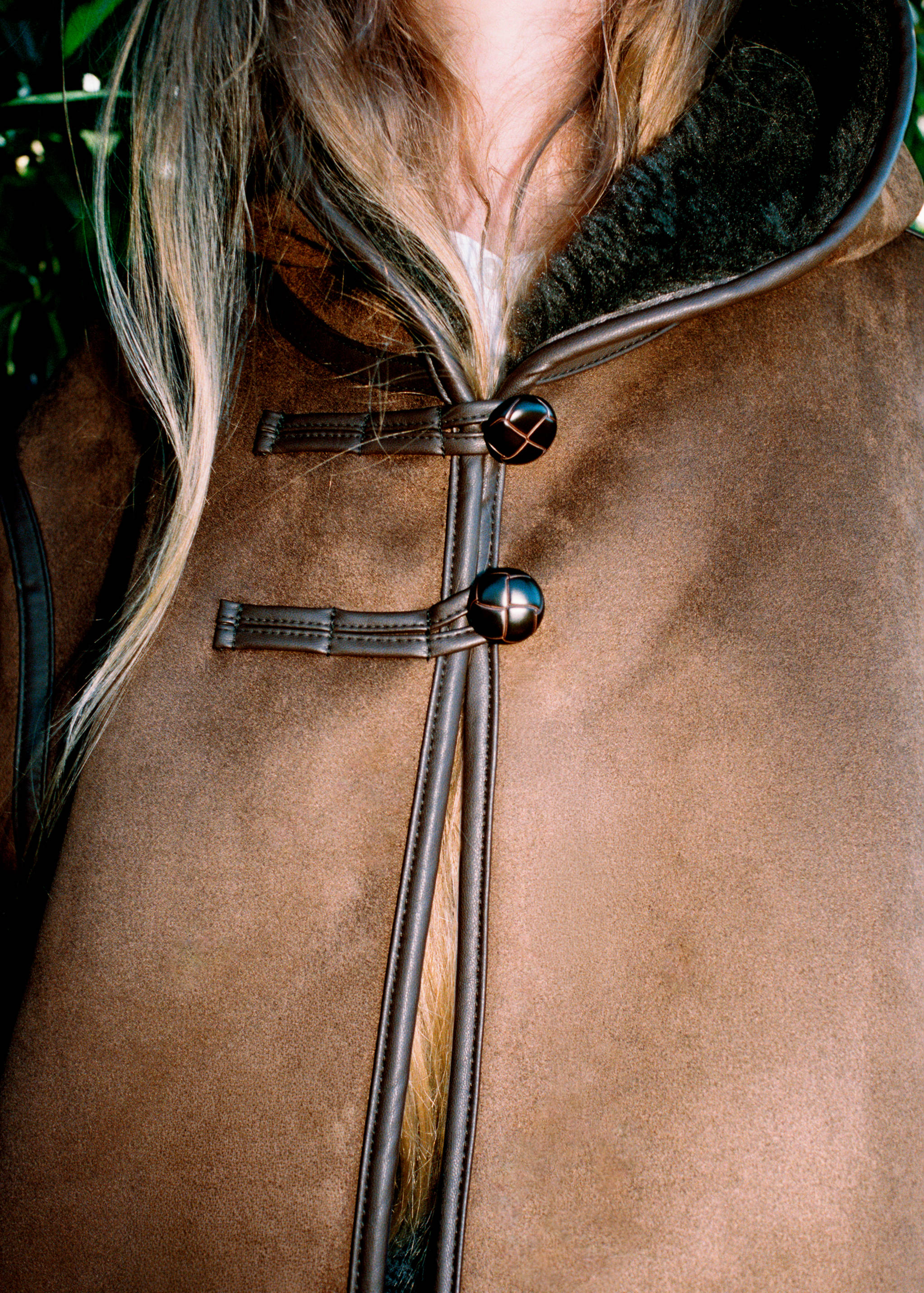 Suede effect sheepskin coat - Details of the article 6