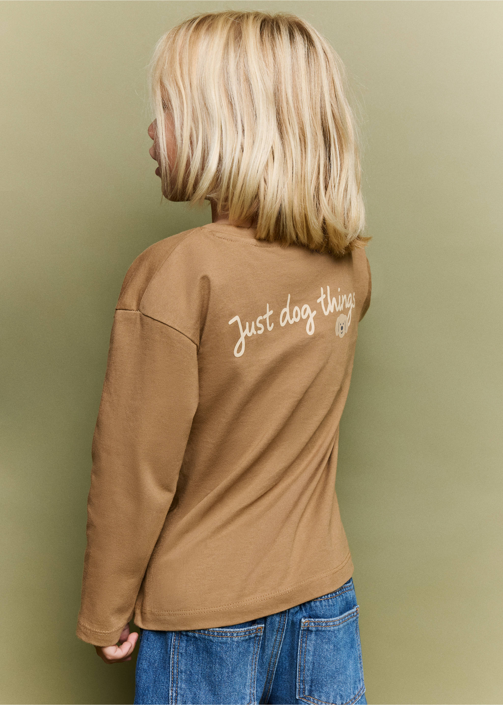 Brown long-sleeve t-shirt with back text and graphic, back view., Caramel. Ref: 37006336-00.