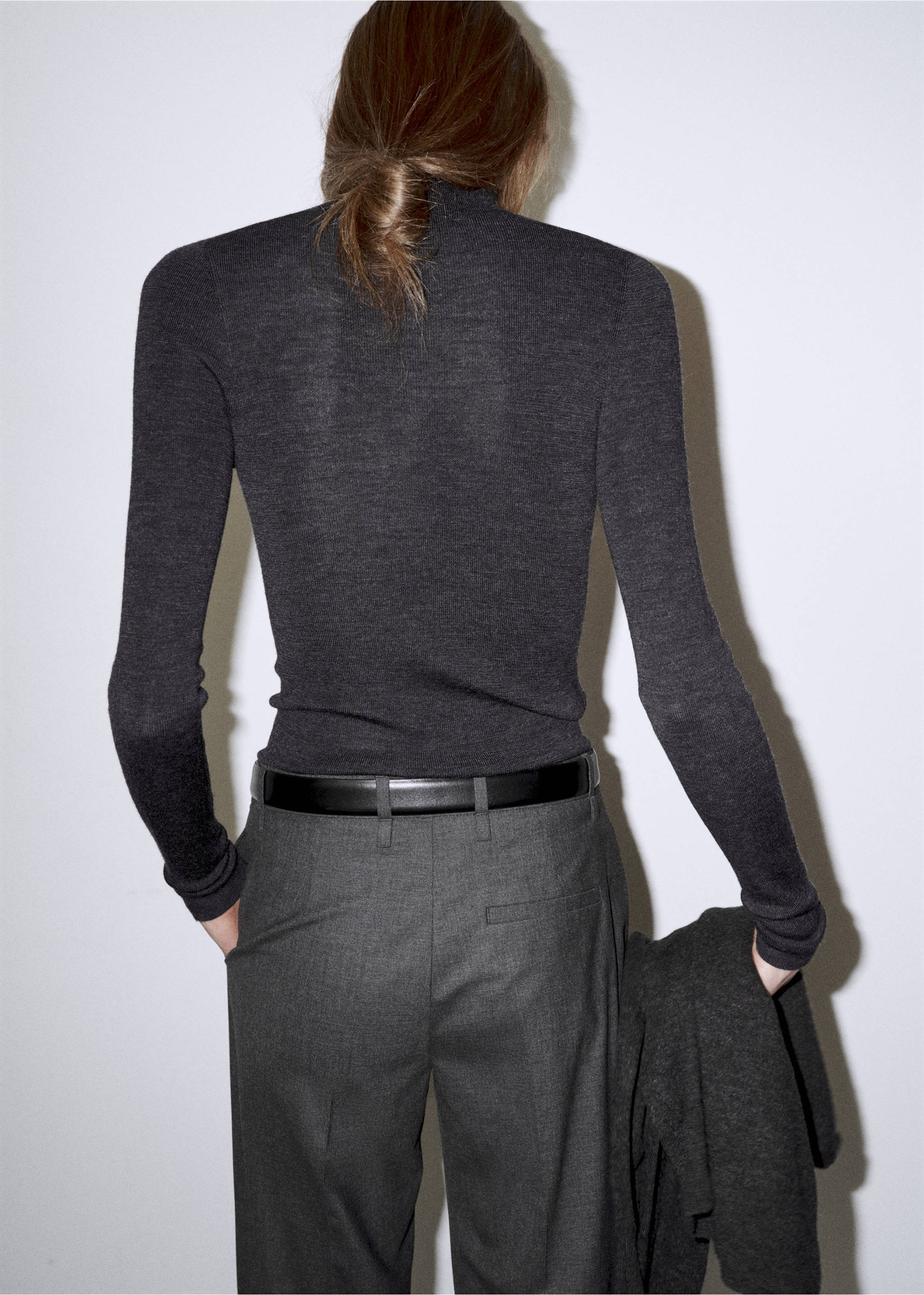 Pull-over 100 % laine col montant - Verso de l’article, Gris anthracite. Ref: 37006337-00.