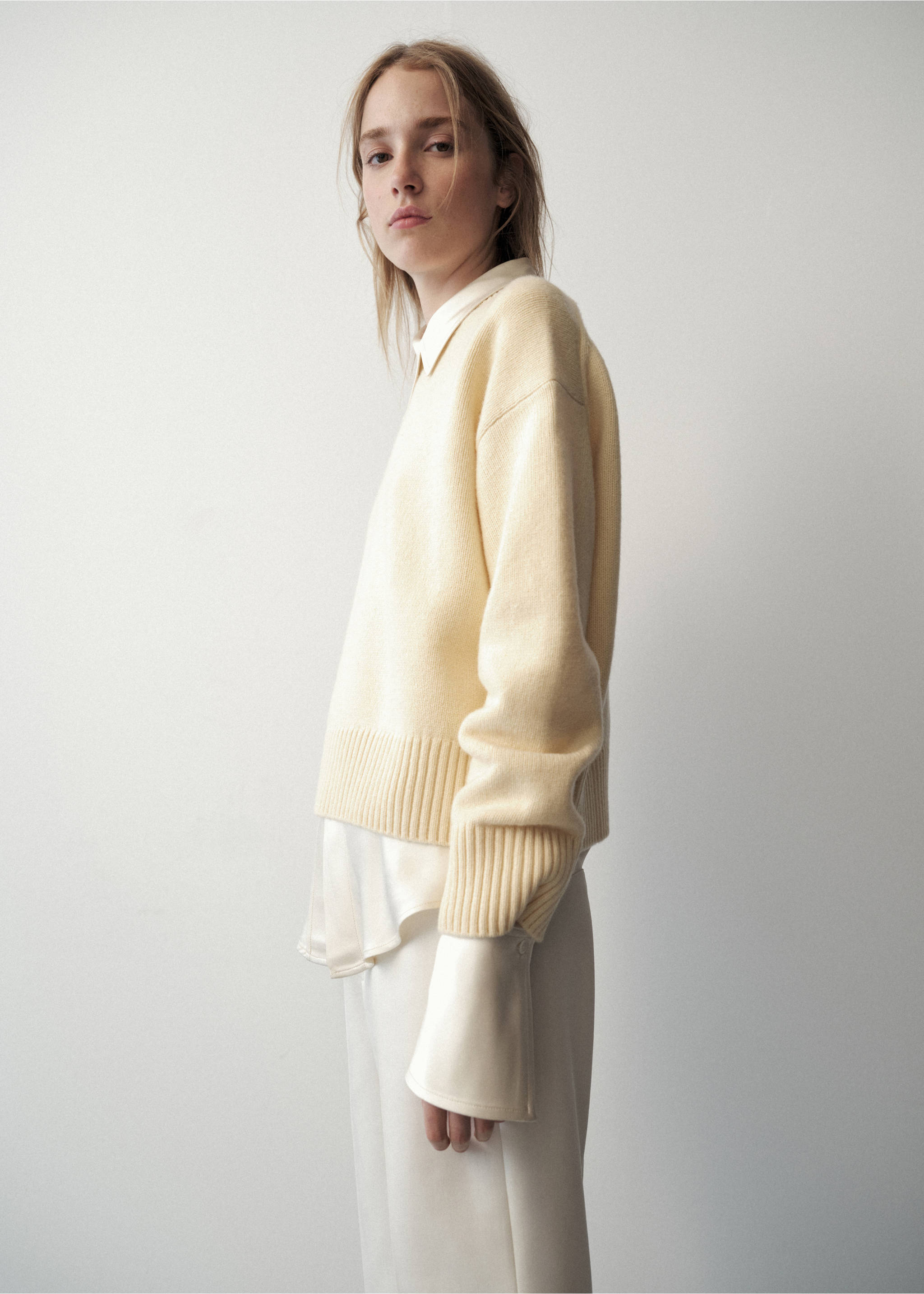 Pull-over laine col rond - Plan moyen, Jaune pastel. Ref: 37006338-00.