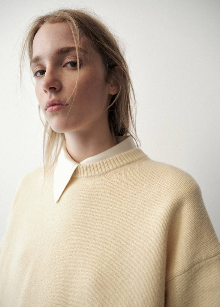 Rounded neck wool sweater — Pastel Yellow