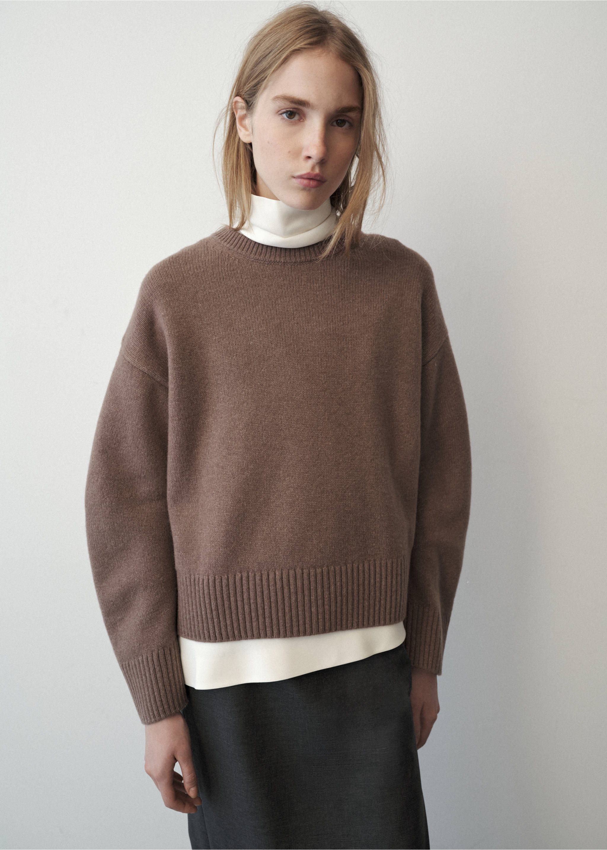 Pull-over laine col rond - Plan moyen, Marron moyen. Ref: 37006338-00.