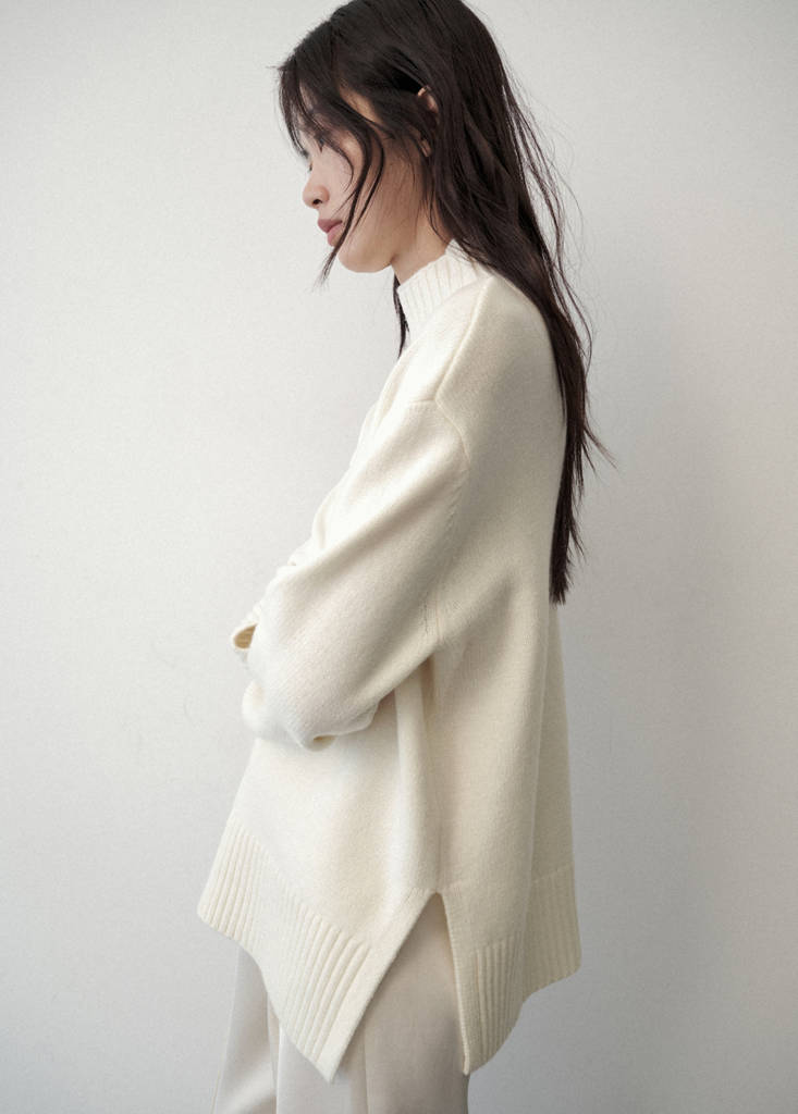 Turtleneck wool sweater — White