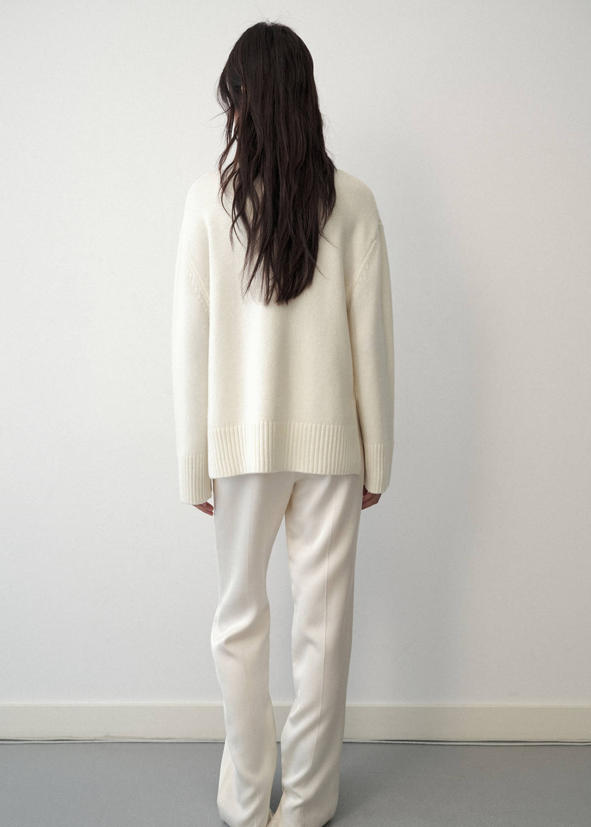 Turtleneck wool sweater — White