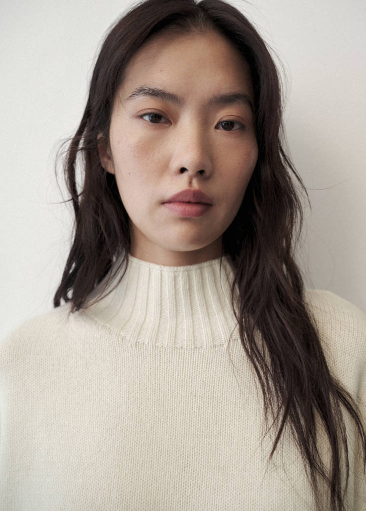 Turtleneck wool sweater — White