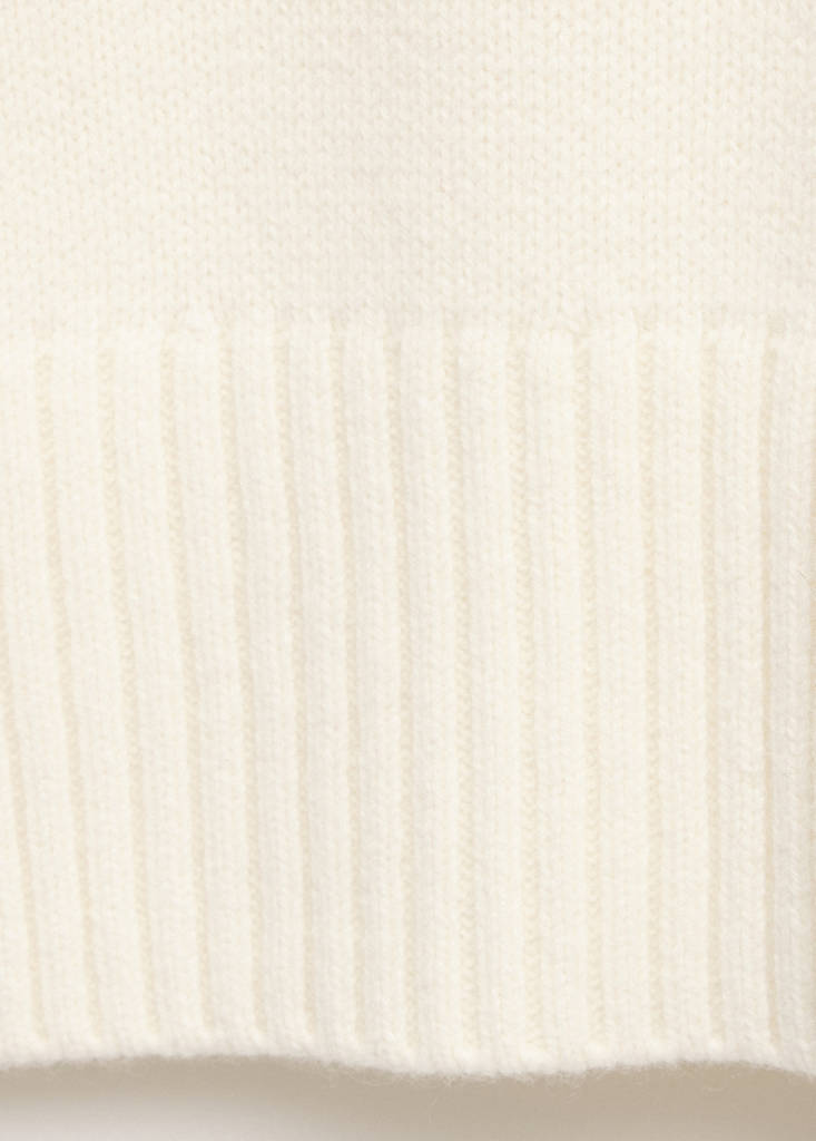 Turtleneck wool sweater — White