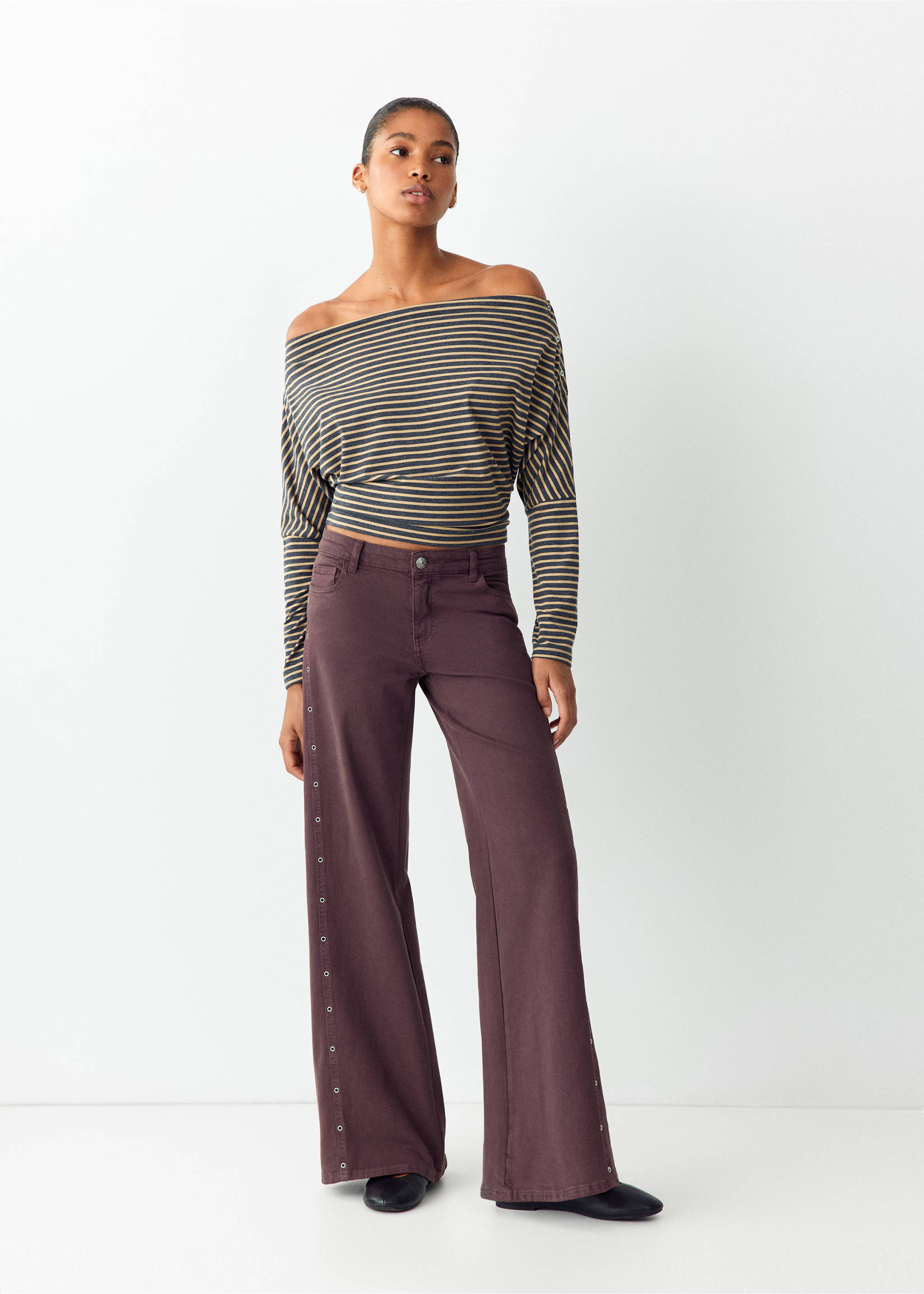 Pantalon avec détails d’œillets métalliques - Plan général, Lilas. Ref: 37006348-00.