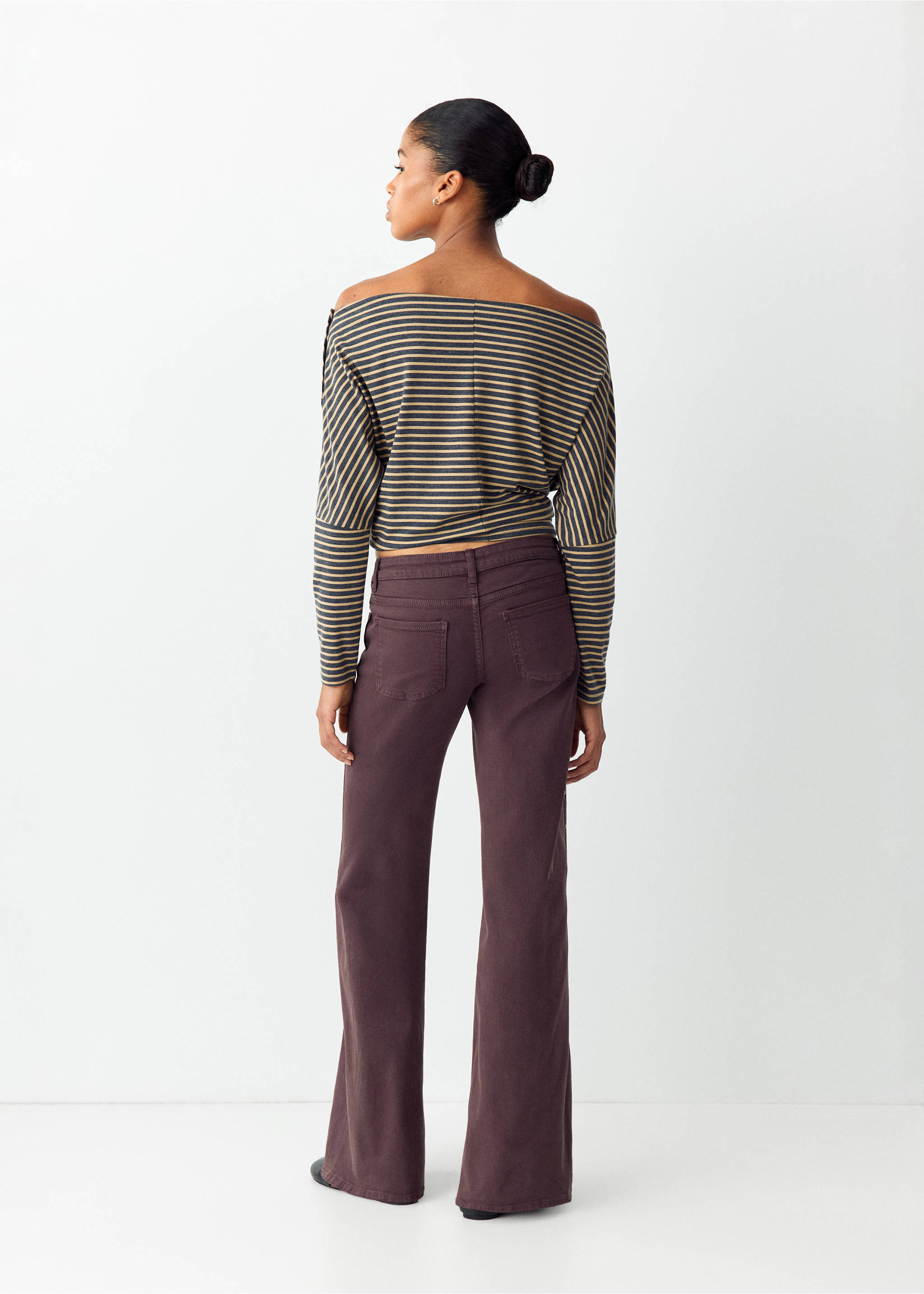 Pantalon avec détails d’œillets métalliques - Verso de l’article, Lilas. Ref: 37006348-00.