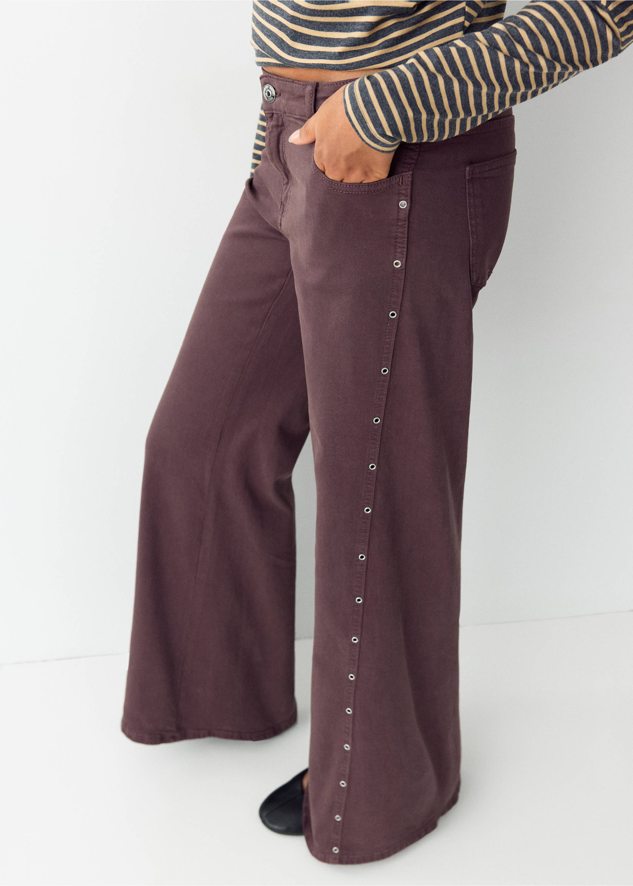 Pantalon avec détails d’œillets métalliques - Détail de l'article 1, Lilas. Ref: 37006348-00.