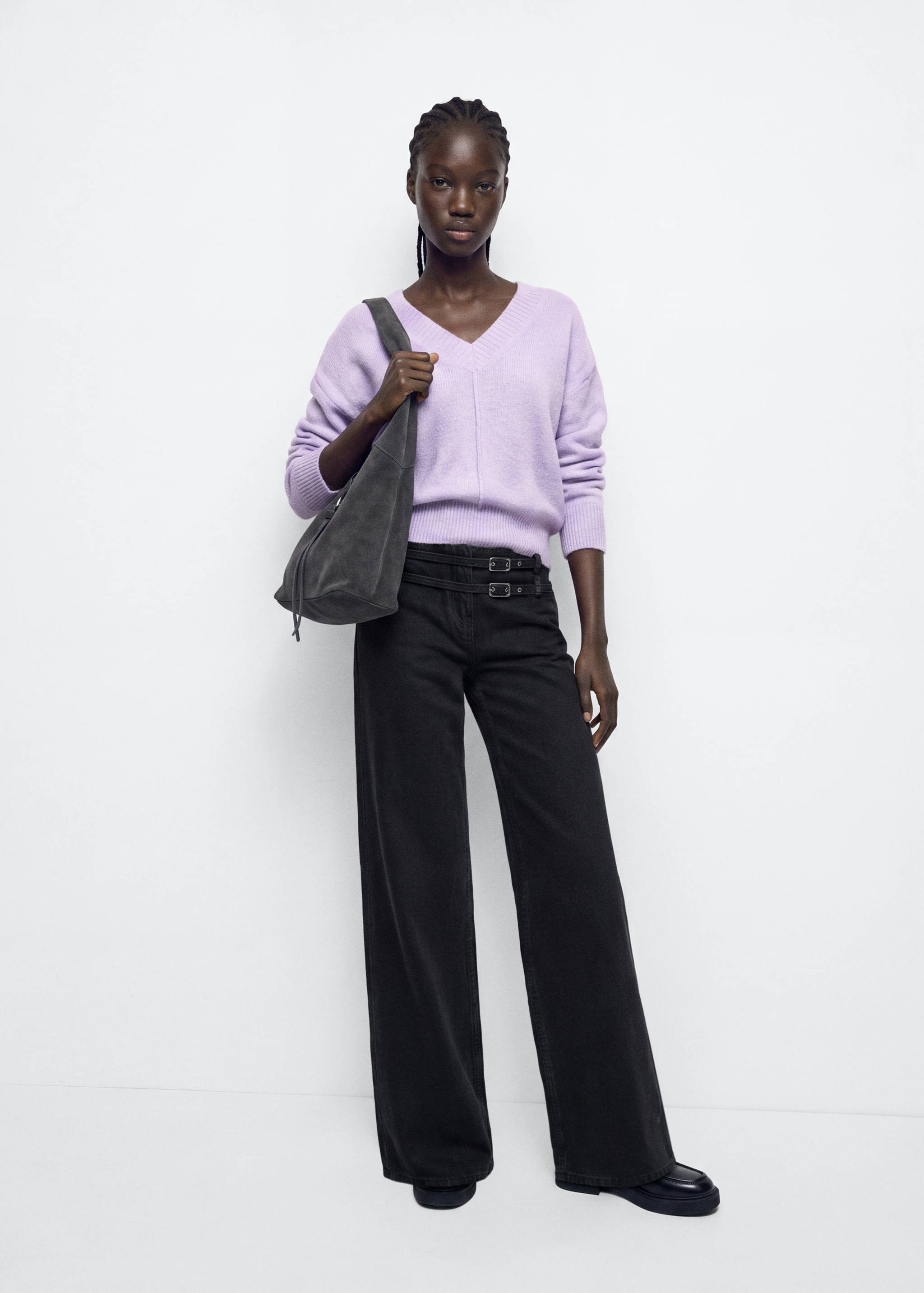 V-neck knitted jumper - General plane