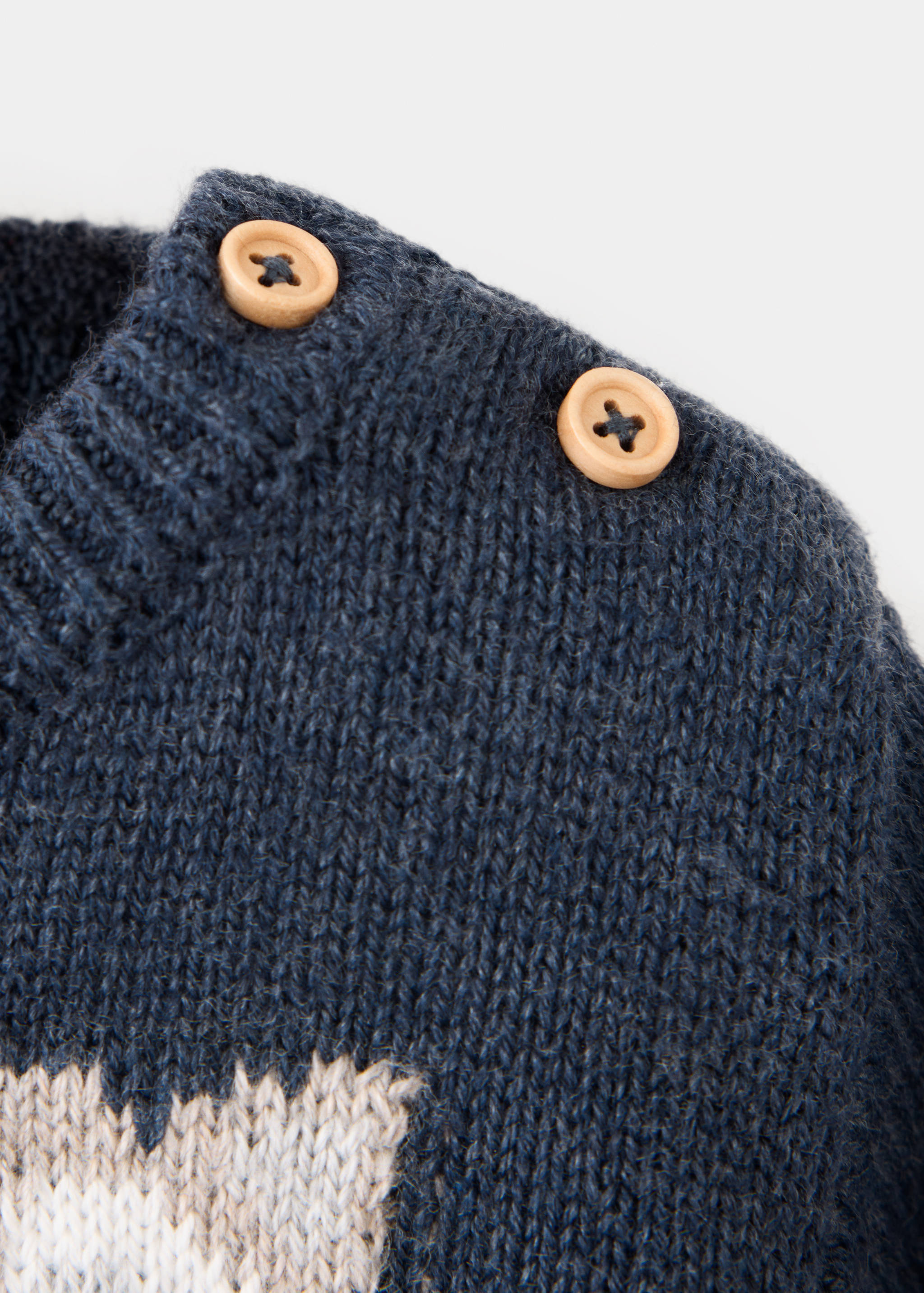 Printed jersey with button detail - Details of the article 8