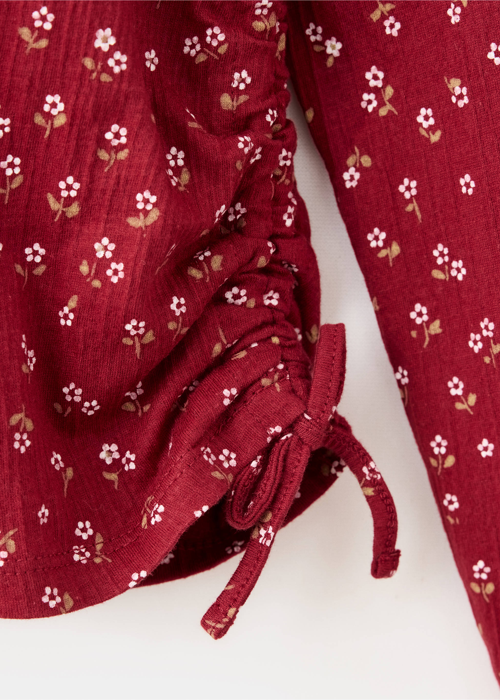 T-shirt with floral texture - Details of the article 8, Cherry. Ref: 37006367-00.