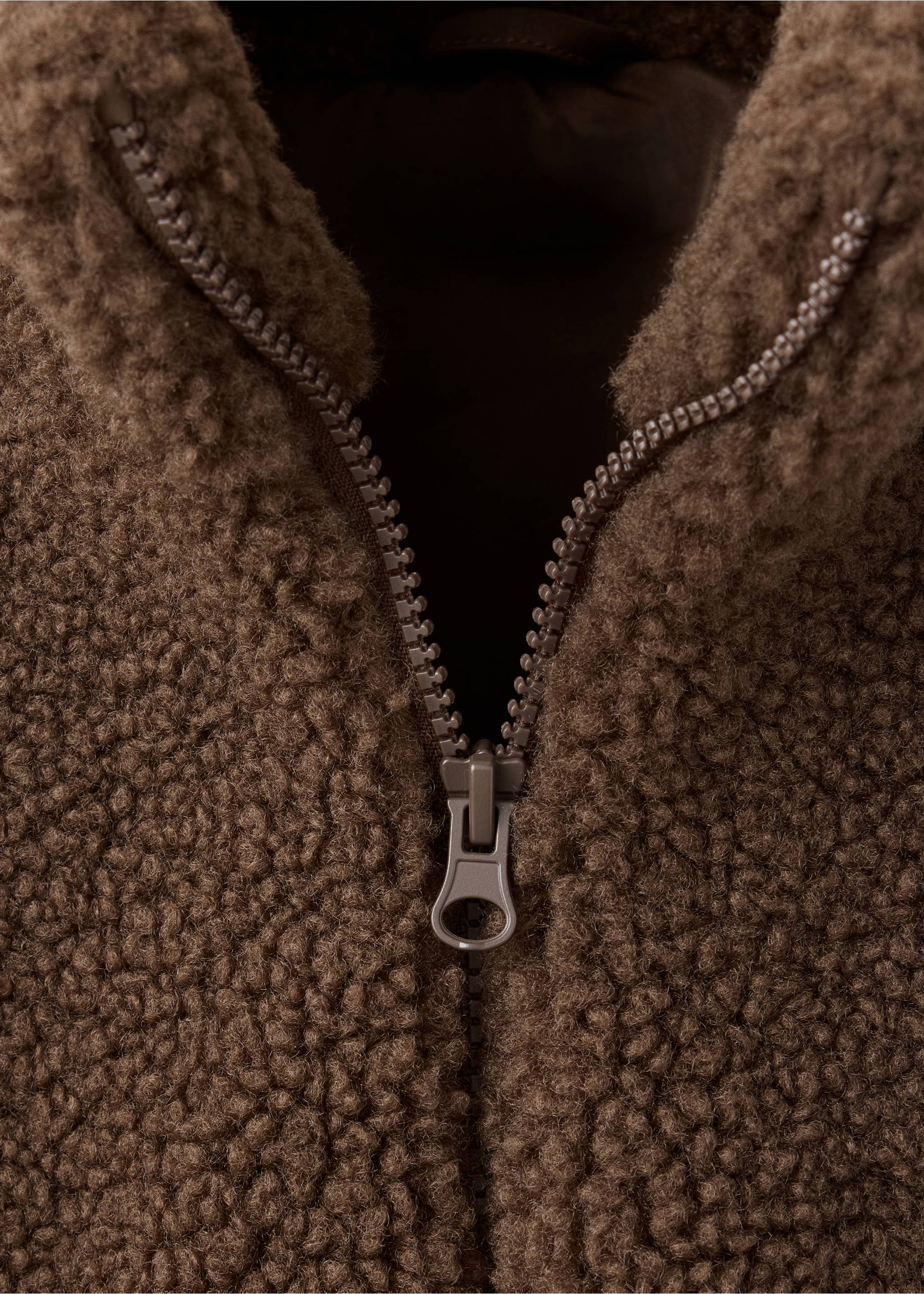 Shearling-effect coat - Details of the article 8, Chocolate. Ref: 37007118-00.