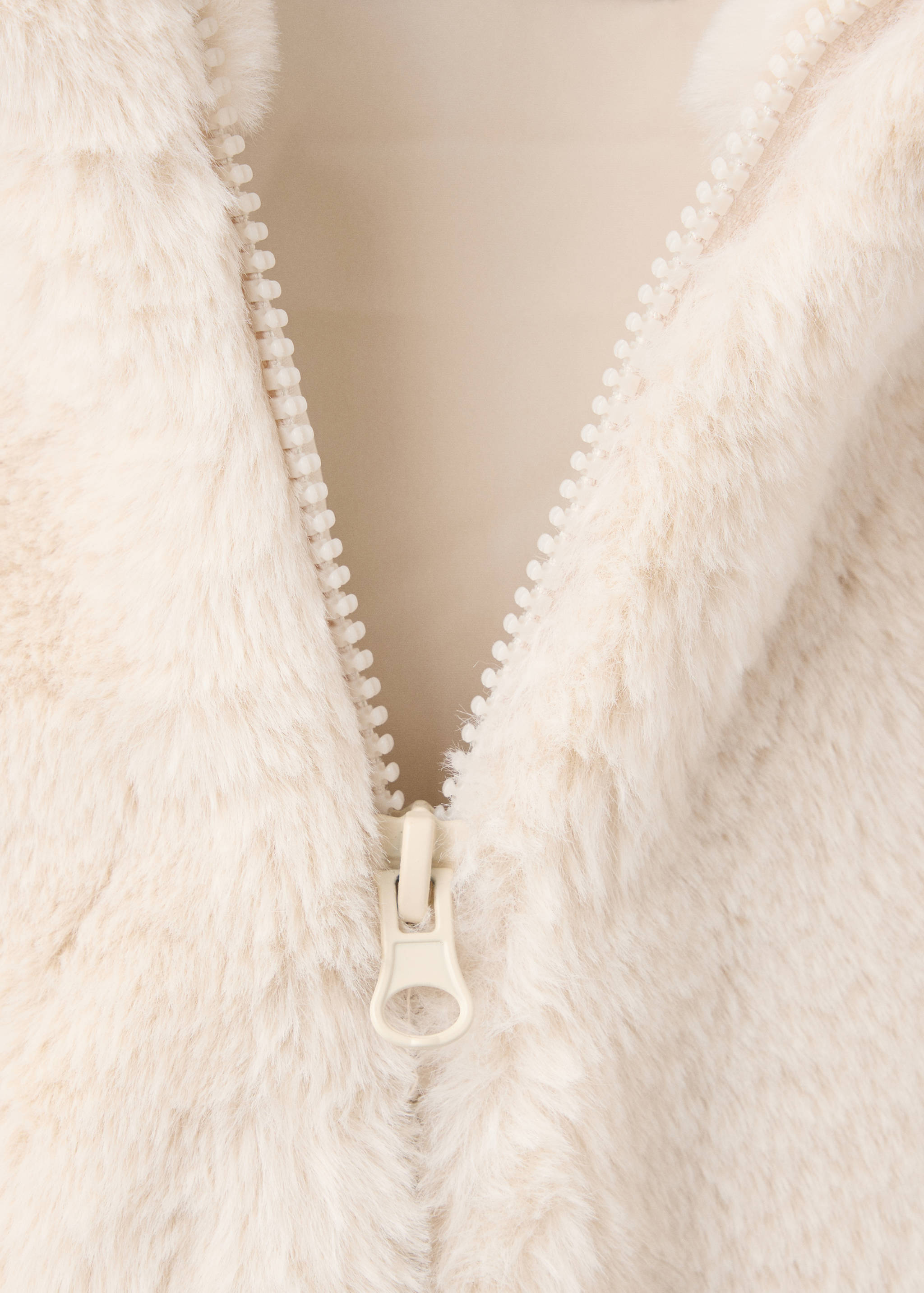 Long faux-fur coat - Details of the article 8