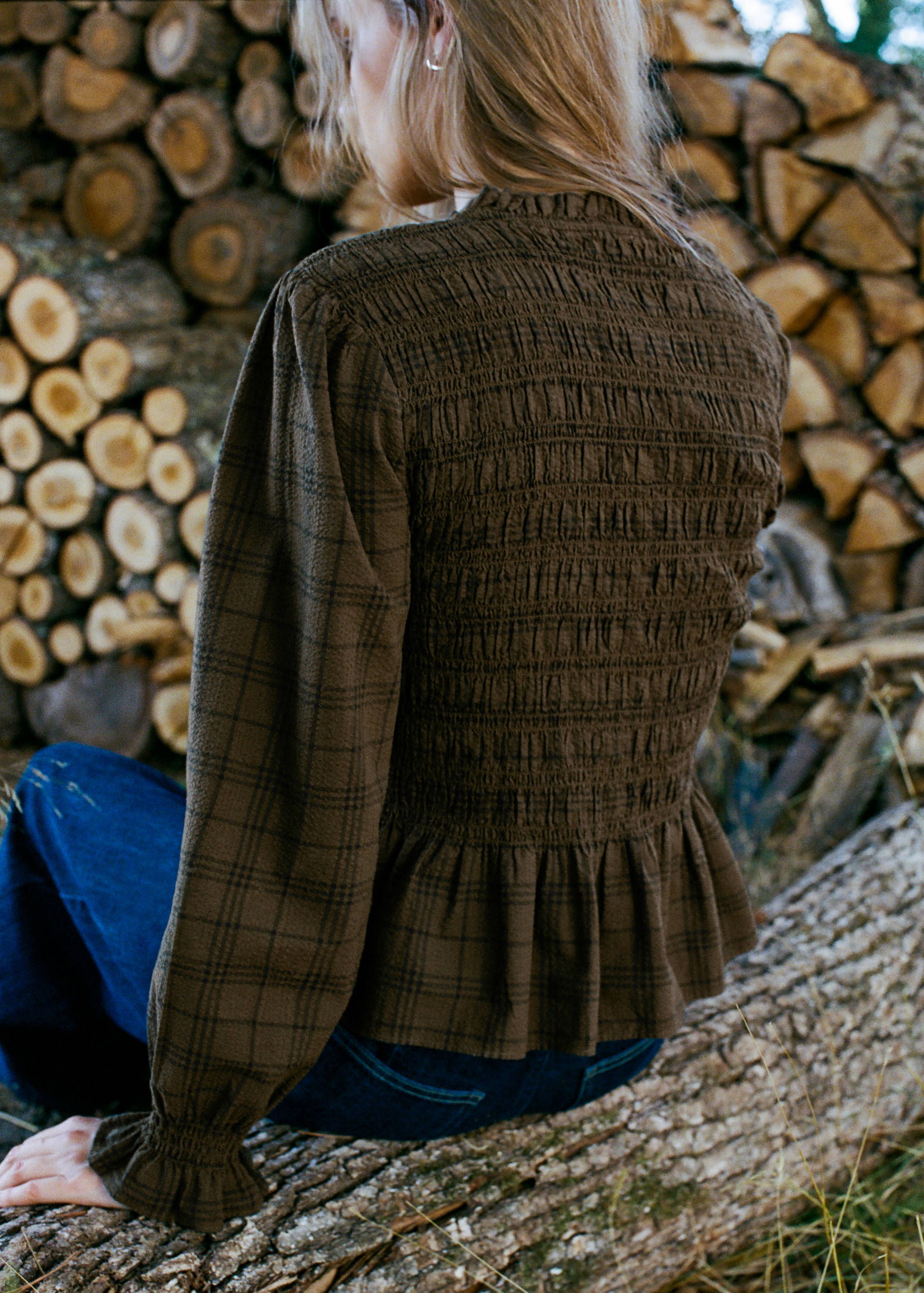 Ruffled gathered blouse - Reverse of the article