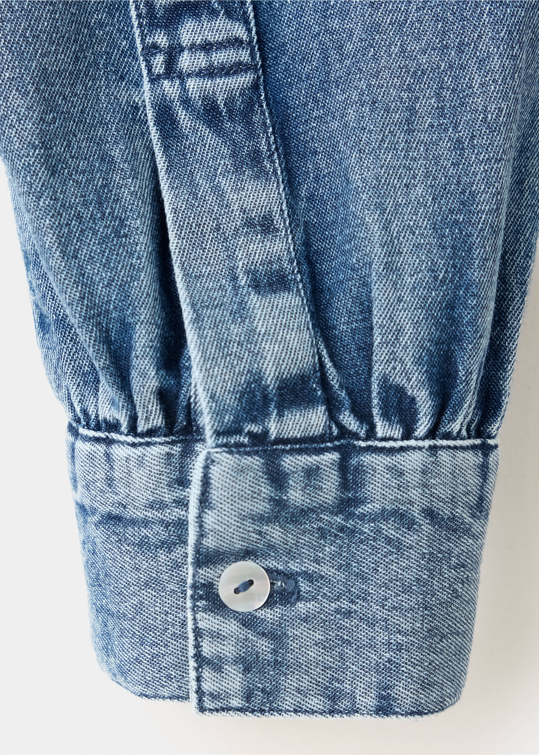 Camisa denim detalles fruncidos - Detalle del artículo 0, Azul oscuro. Ref: 37007136-00.