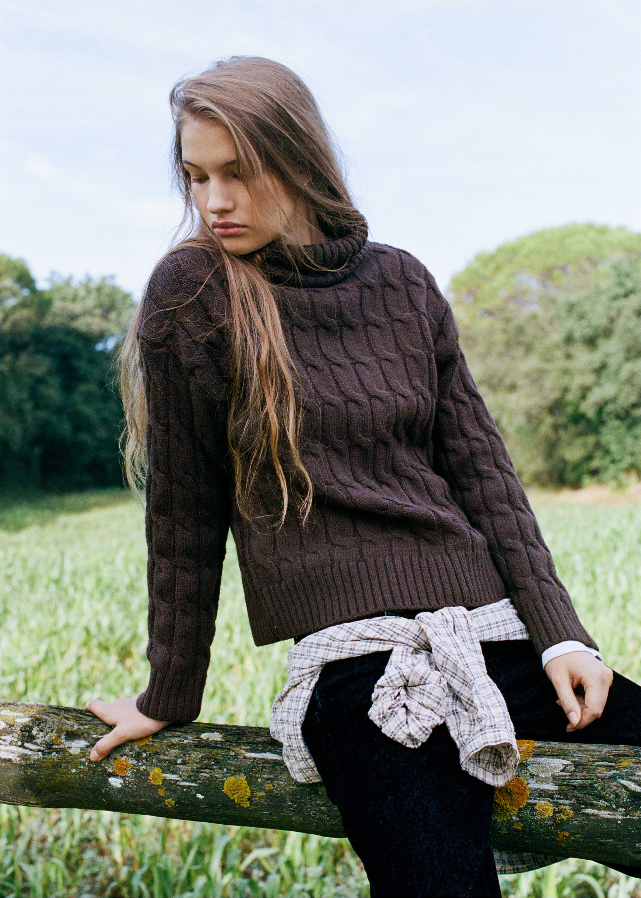 Twisted turtleneck sweater - Details of the article 1, Brown. Ref: 37007140-00.