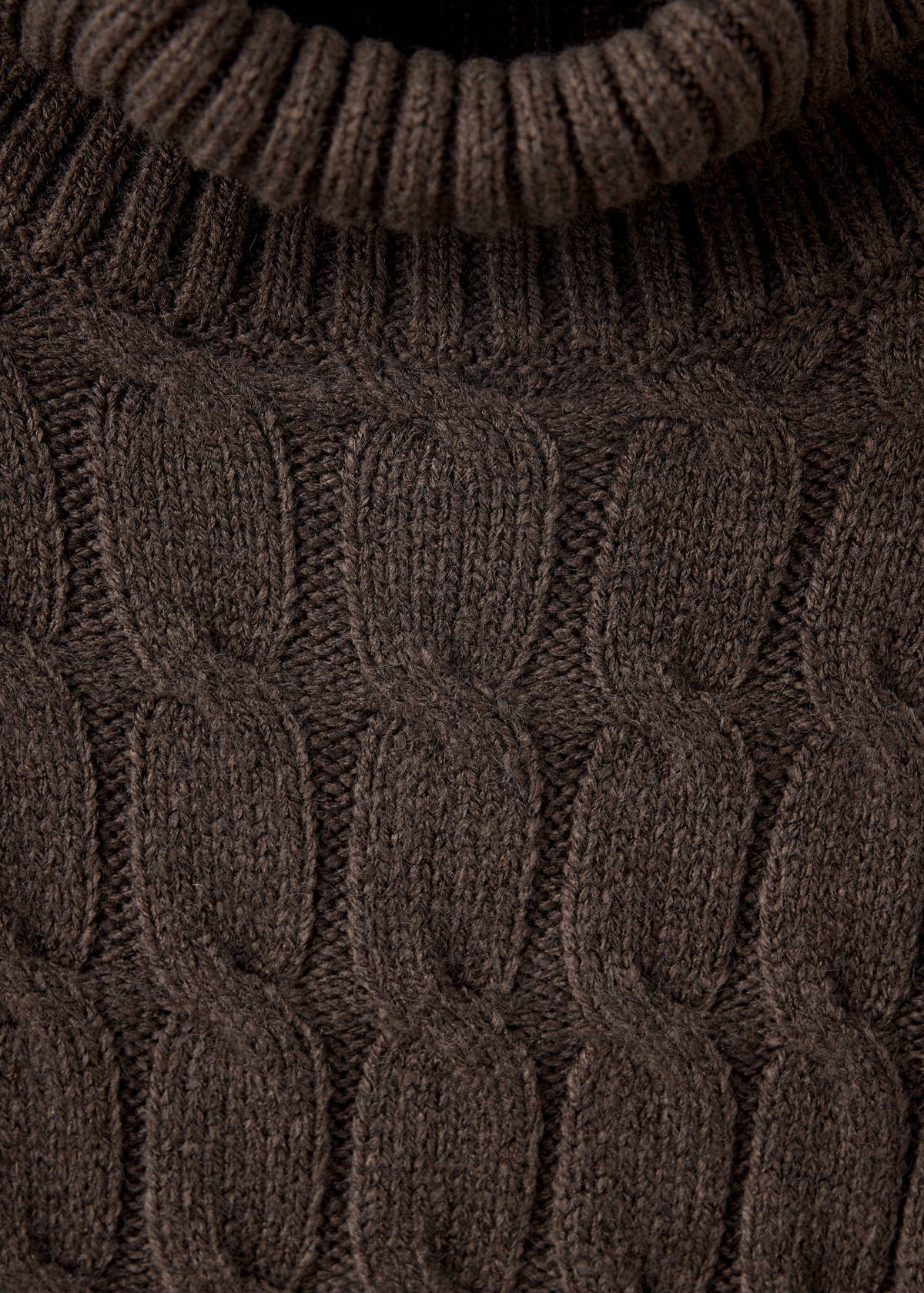 Twisted turtleneck sweater — Brown