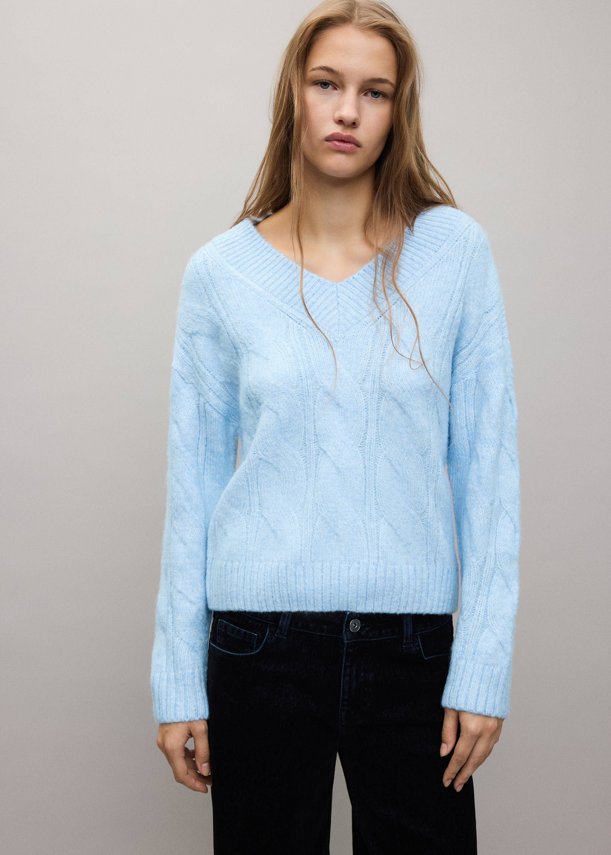 V-neck braided sweater - Medium plane