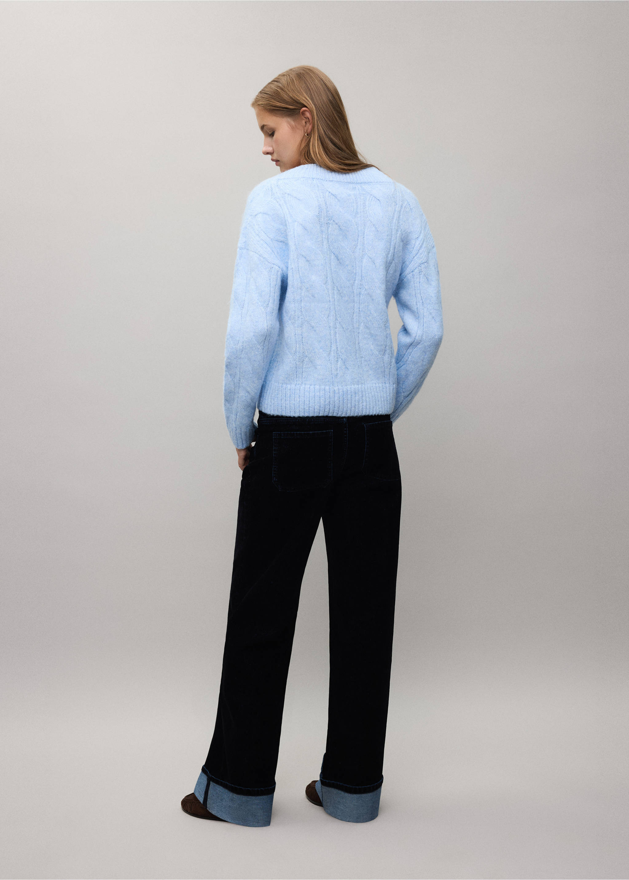 Pull-over torsades col V - Verso de l’article, Bleu ciel. Ref: 37007144-00.