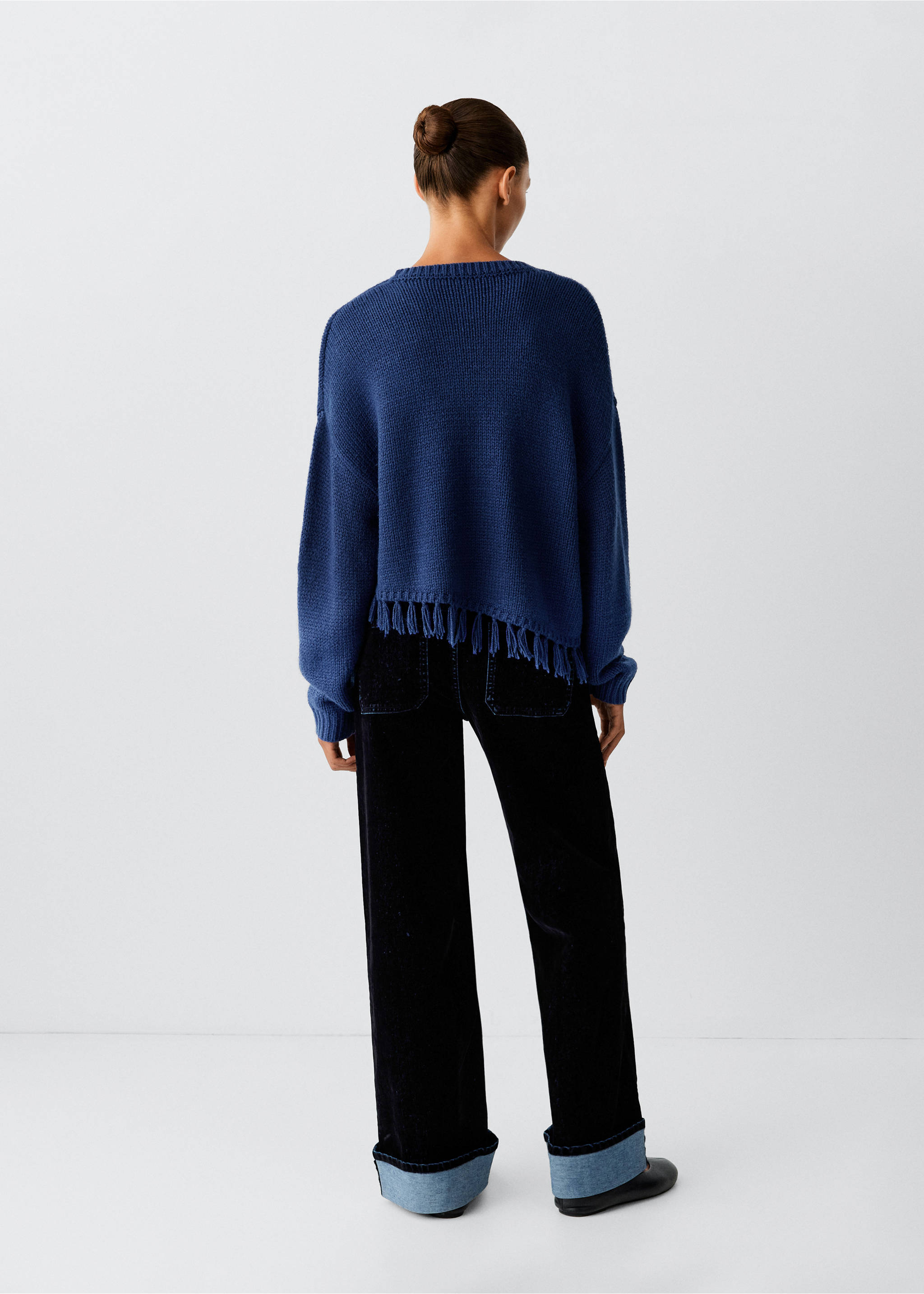 Asymmetrical hem jumper with fringe - Reverse of the article, Indigo Blue. Ref: 37007145-00.