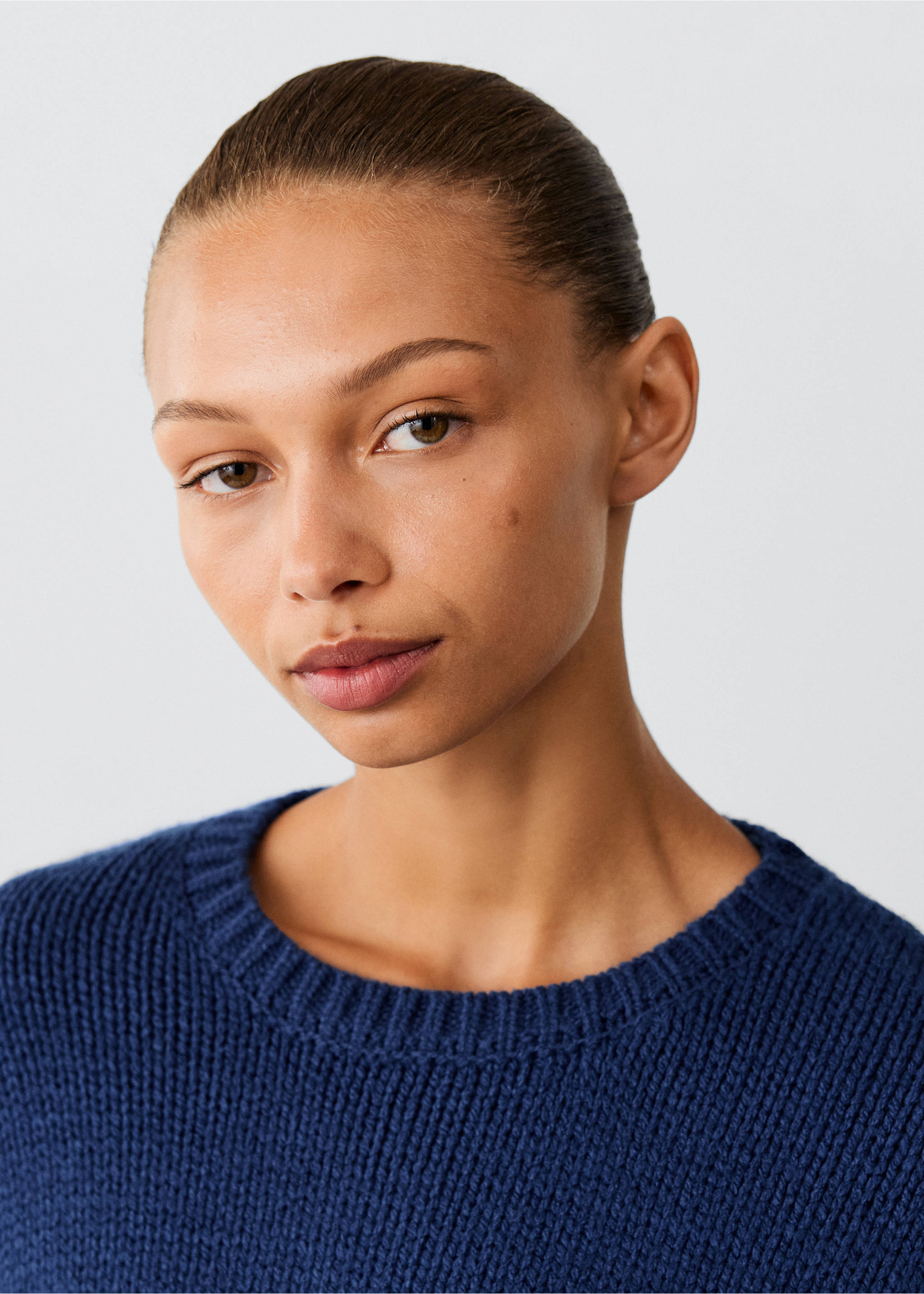 Asymmetrical hem jumper with fringe - Details of the article 1, Indigo Blue. Ref: 37007145-00.