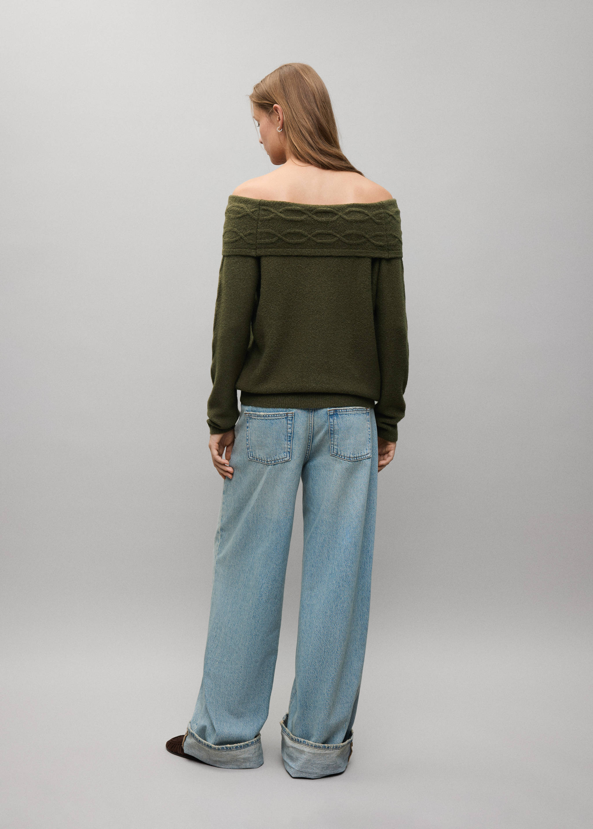 Off shoulders sweater - Reverse of the article