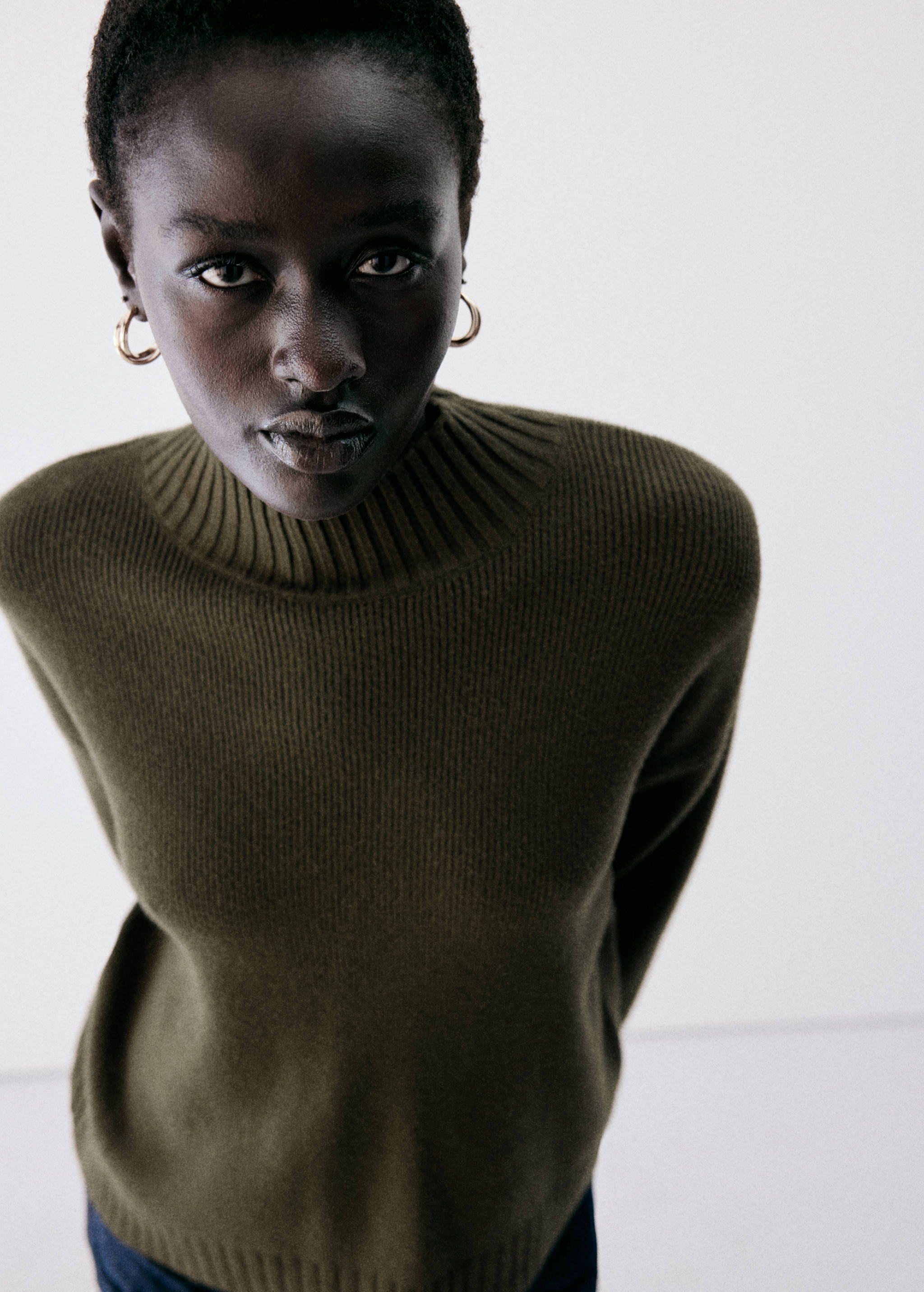 Funnel neck knit sweater - Details of the article 1