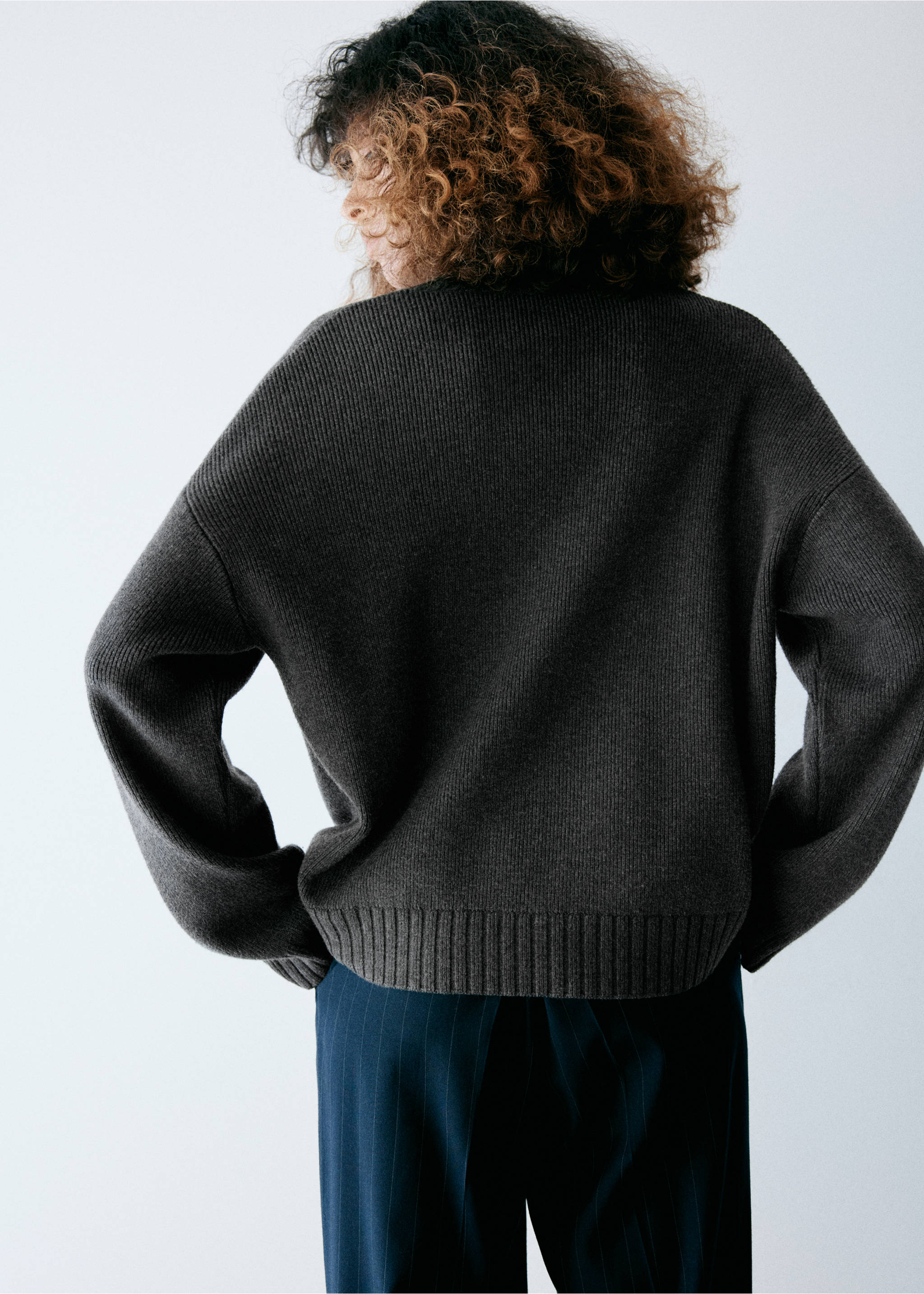 Dark grey knitted jersey with ribbed hem, shown from the back., Charcoal. Ref: 37007786-00.