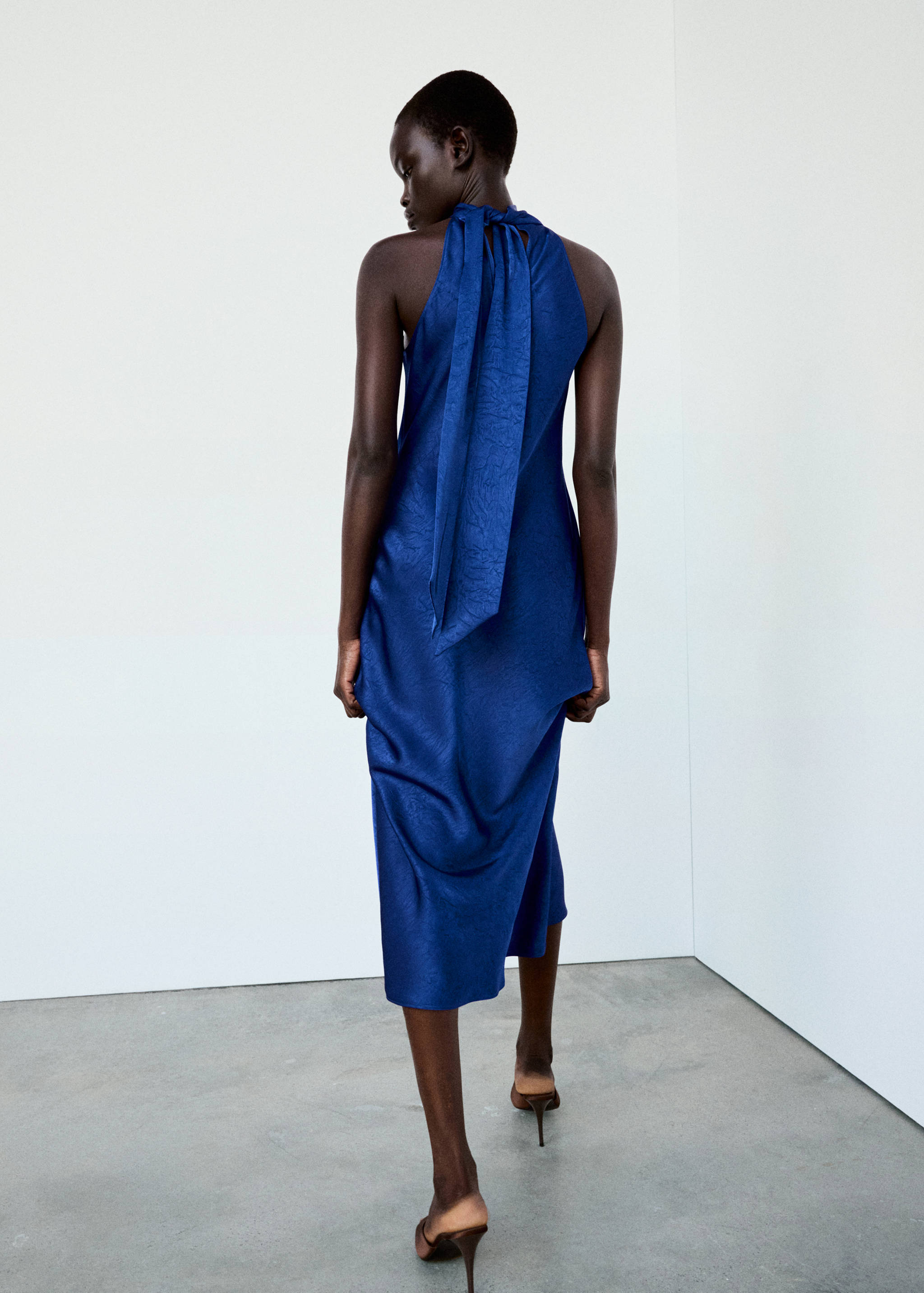 Robe satinée emmanchures américaines - Verso de l’article