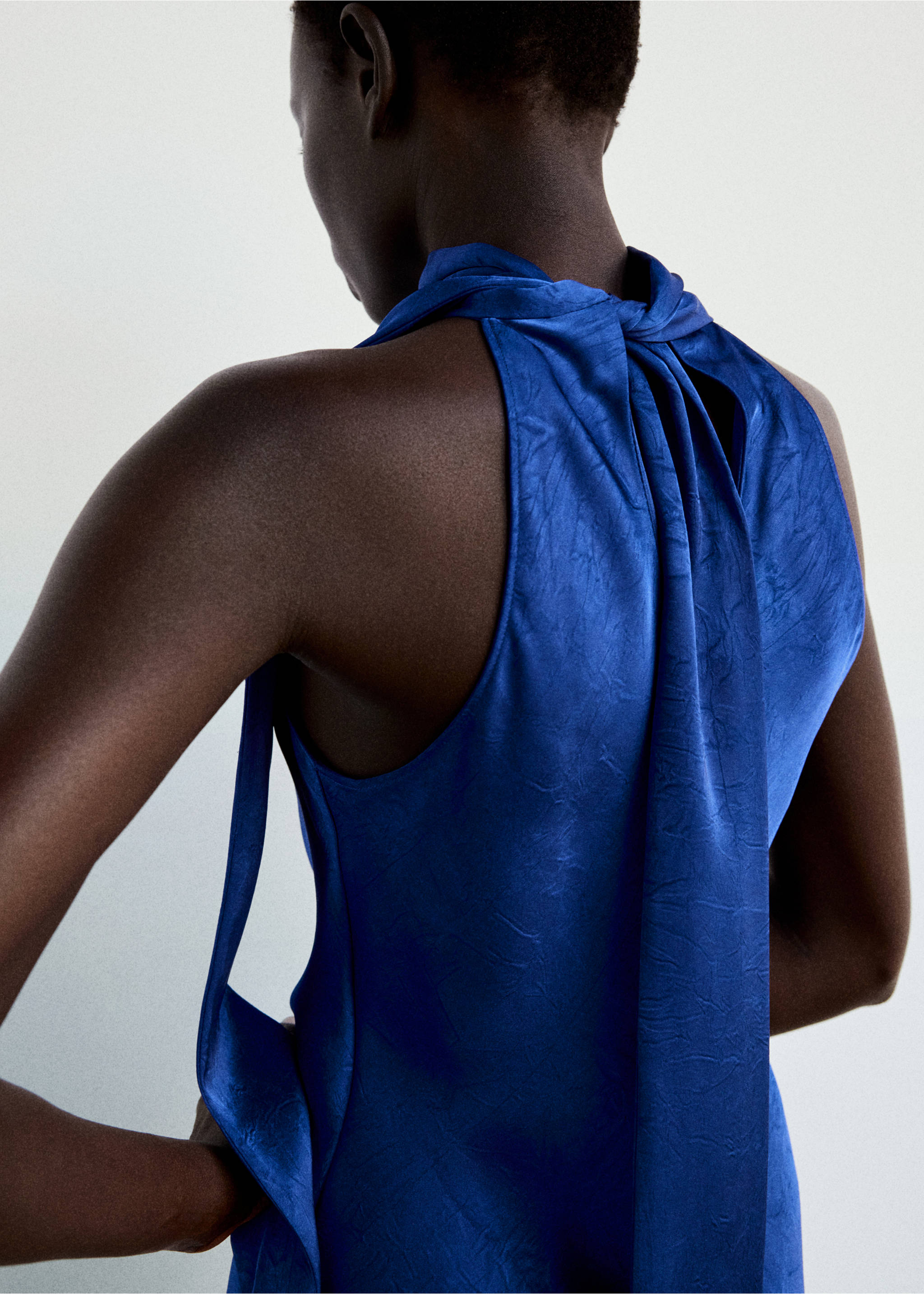Blue dress with a halter neck and back scarf detail, back view., Blue. Ref: 37007788-00.