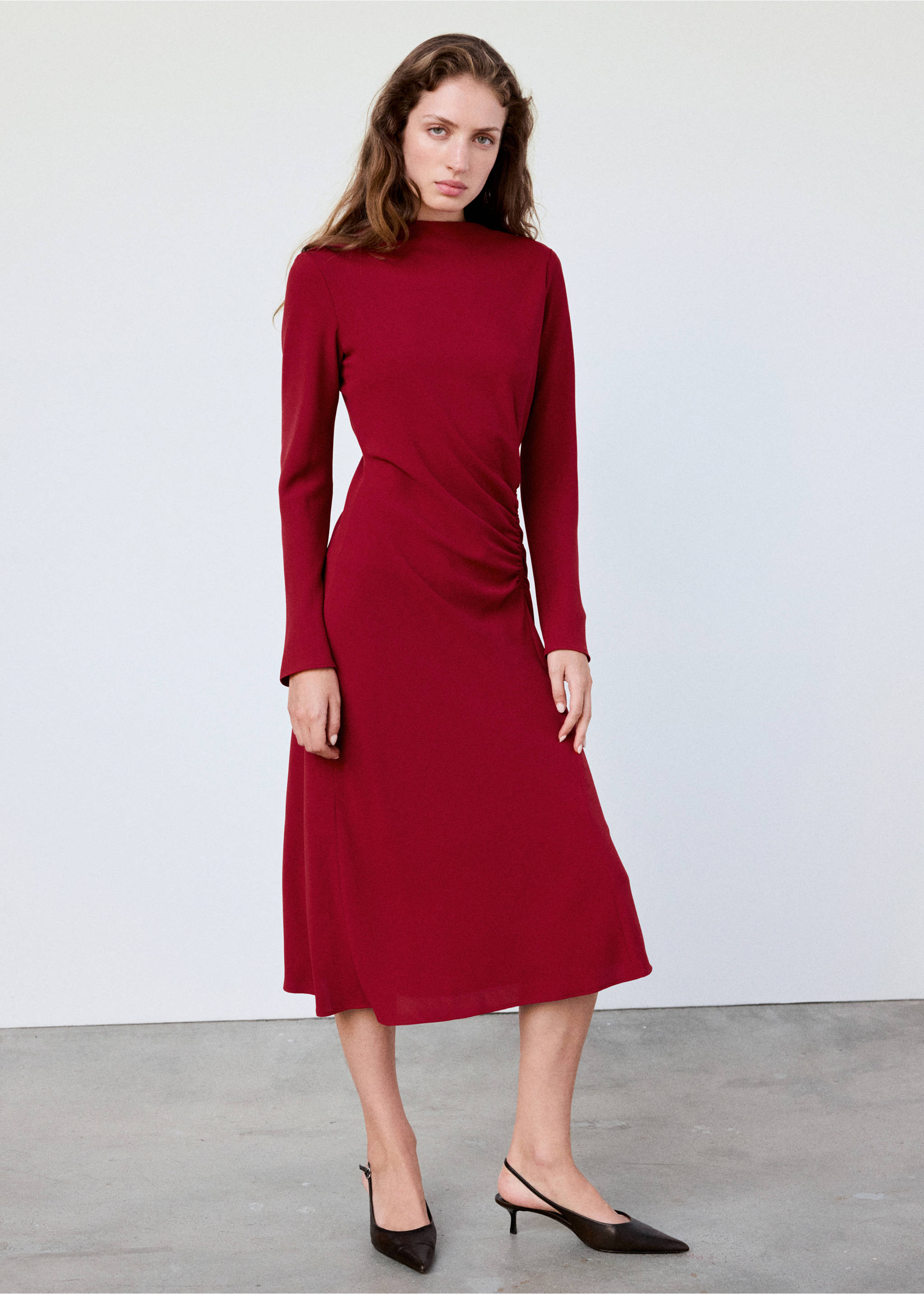 Vestit midi frunzit - Pla general, Vermell. Ref: 37007789-00.