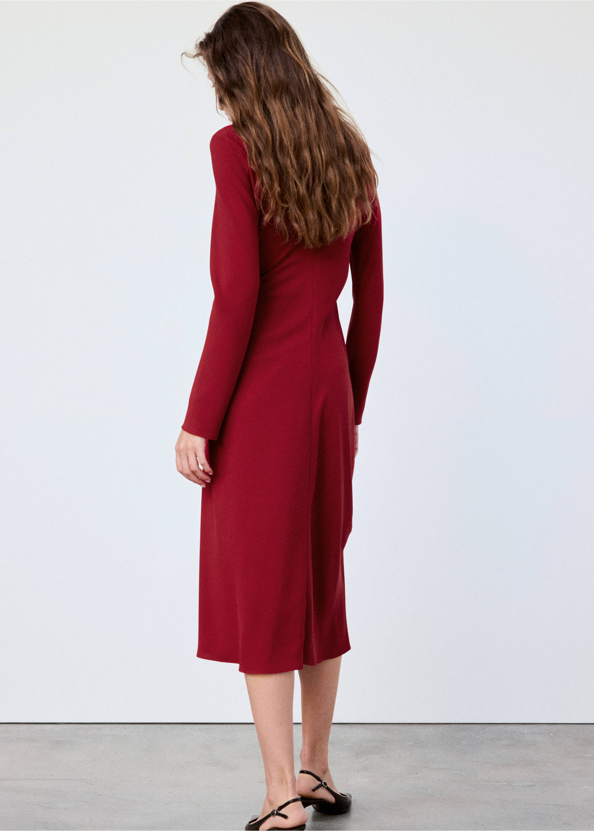 Vestit midi frunzit - Revers de l'article, Vermell. Ref: 37007789-00.