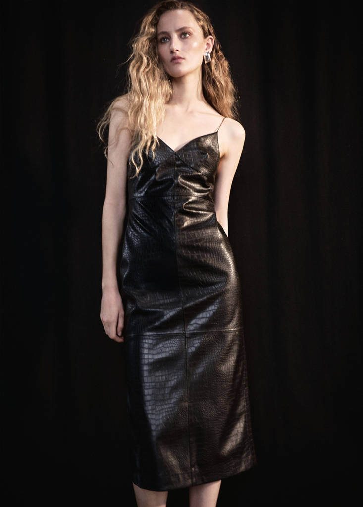 Crocodile-effect dress with V-neckline by Mango