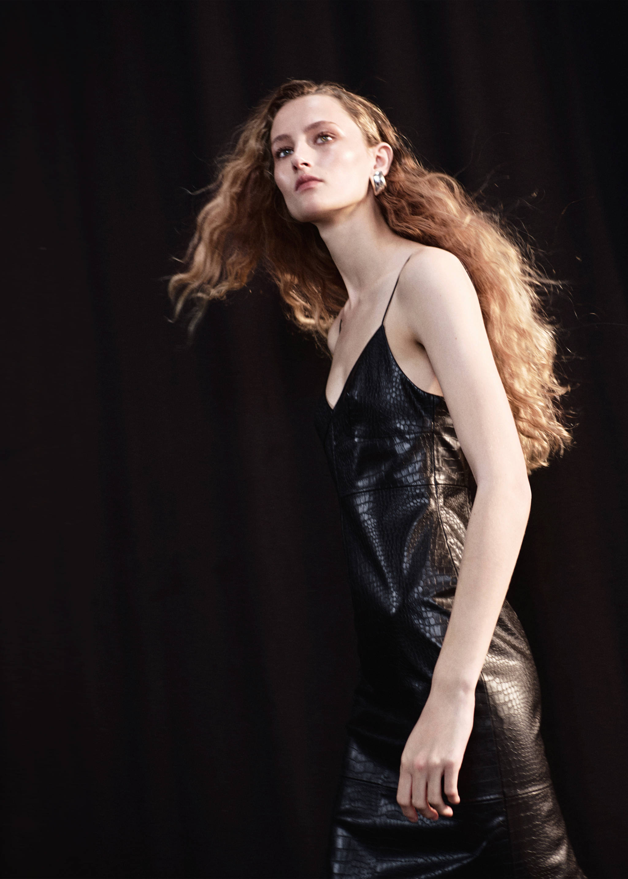 Crocodile-effect dress with V-neckline - Details of the article 1