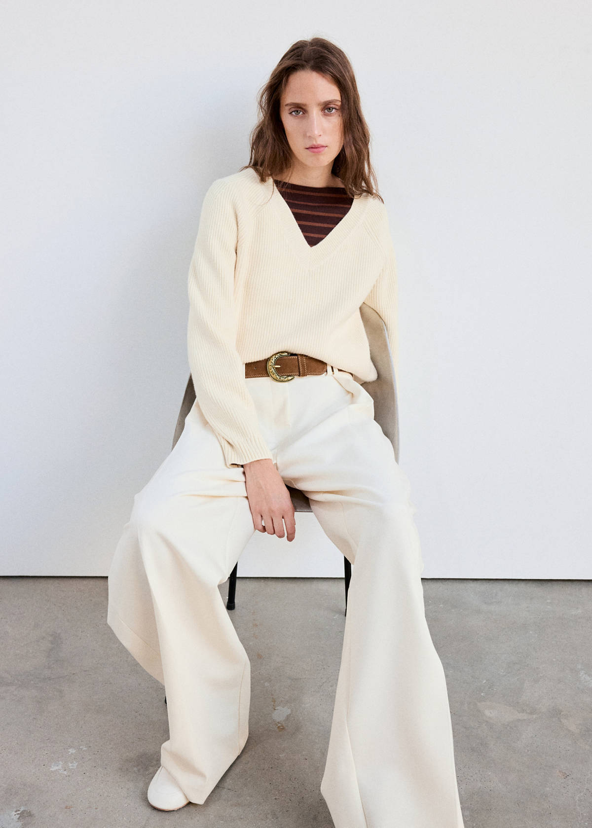 Ribbed V-neck jumper — Ecru