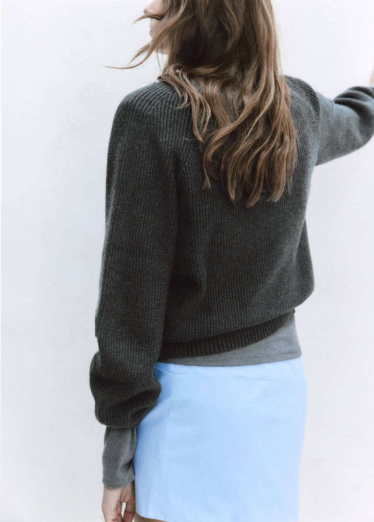 Ribbed V-neck jumper by Mango