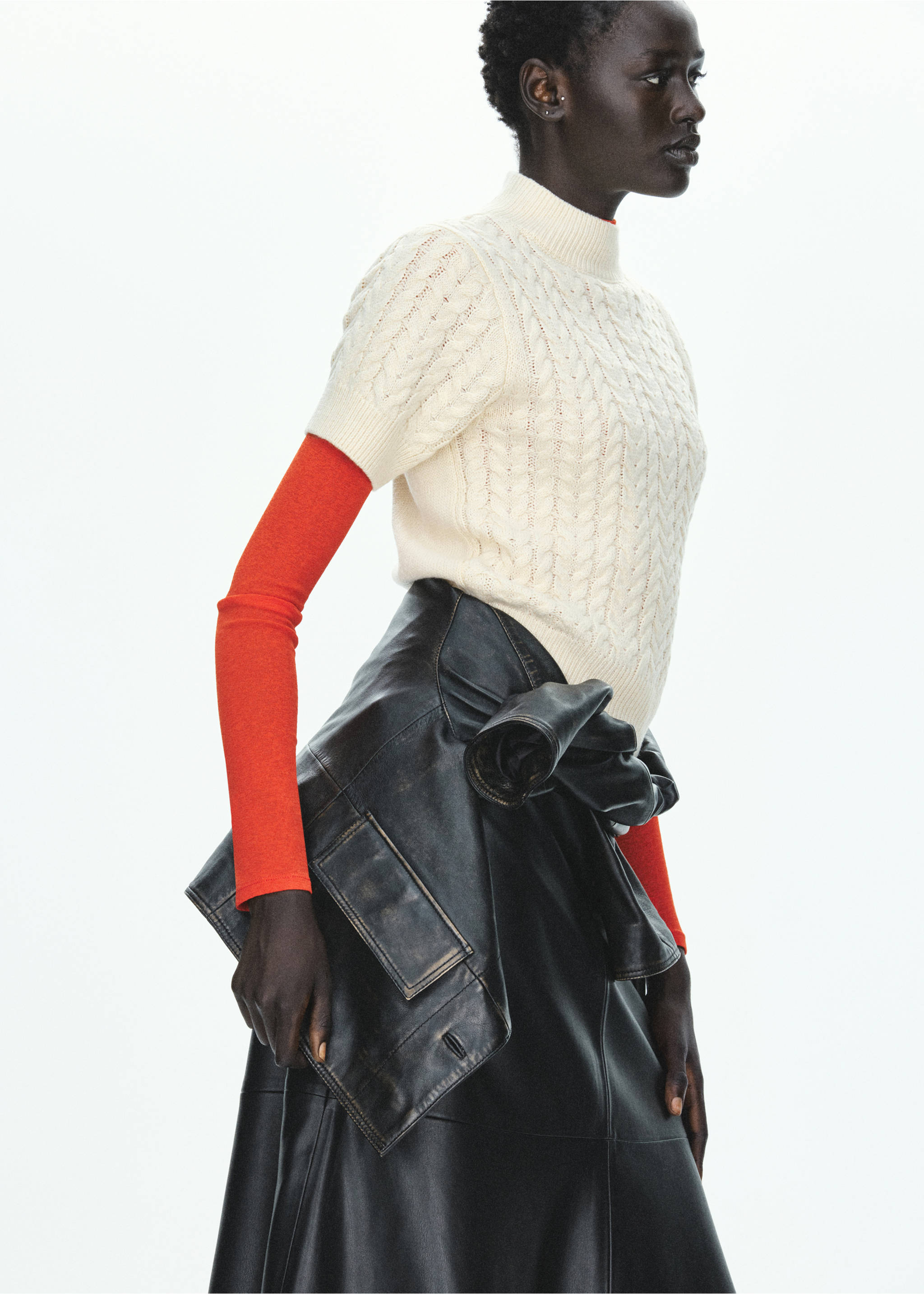 Short-sleeved braided sweater - Medium plane, Ecru. Ref: 37007800-00.