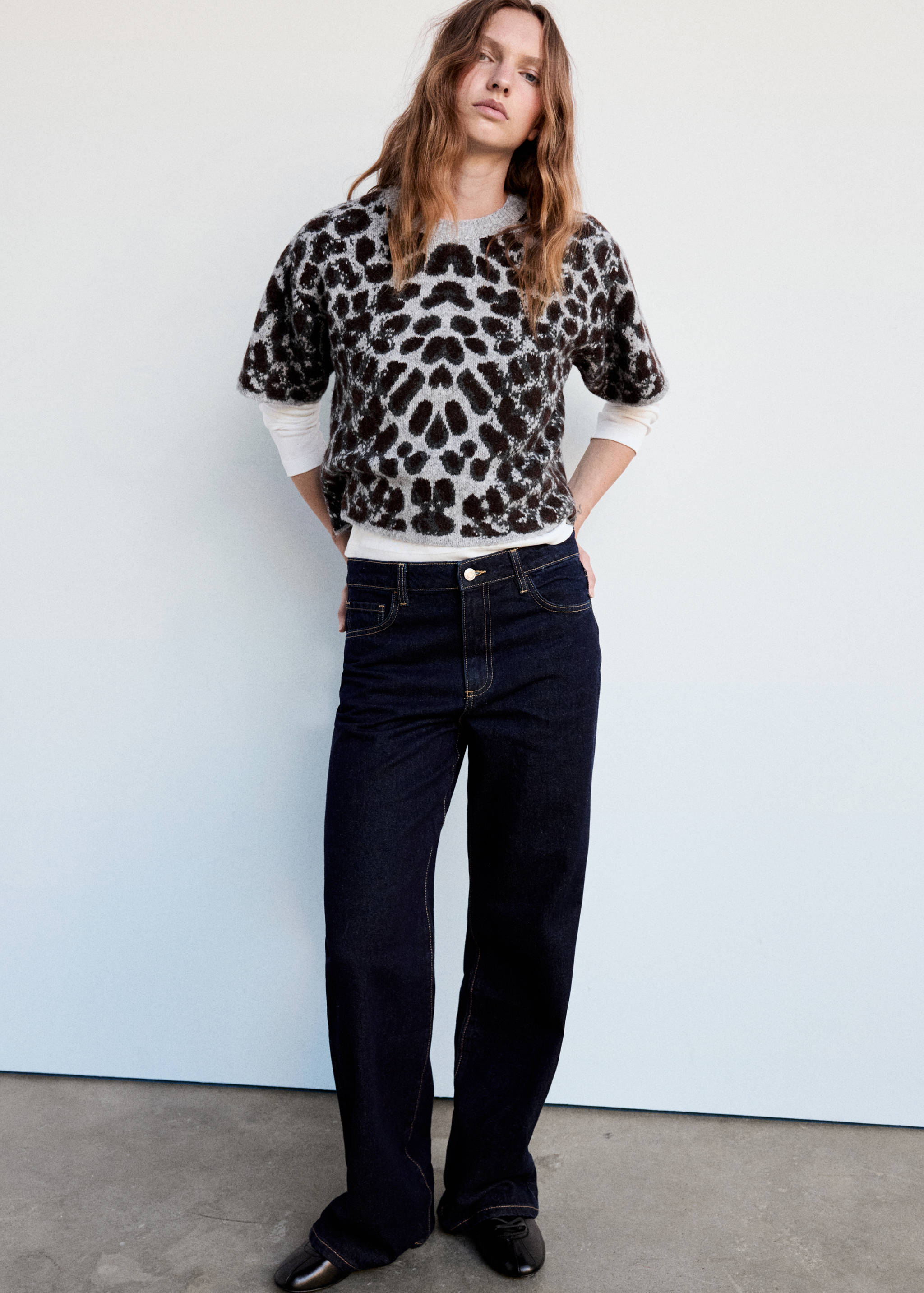 Short-sleeved leopard-print sweater - General plane