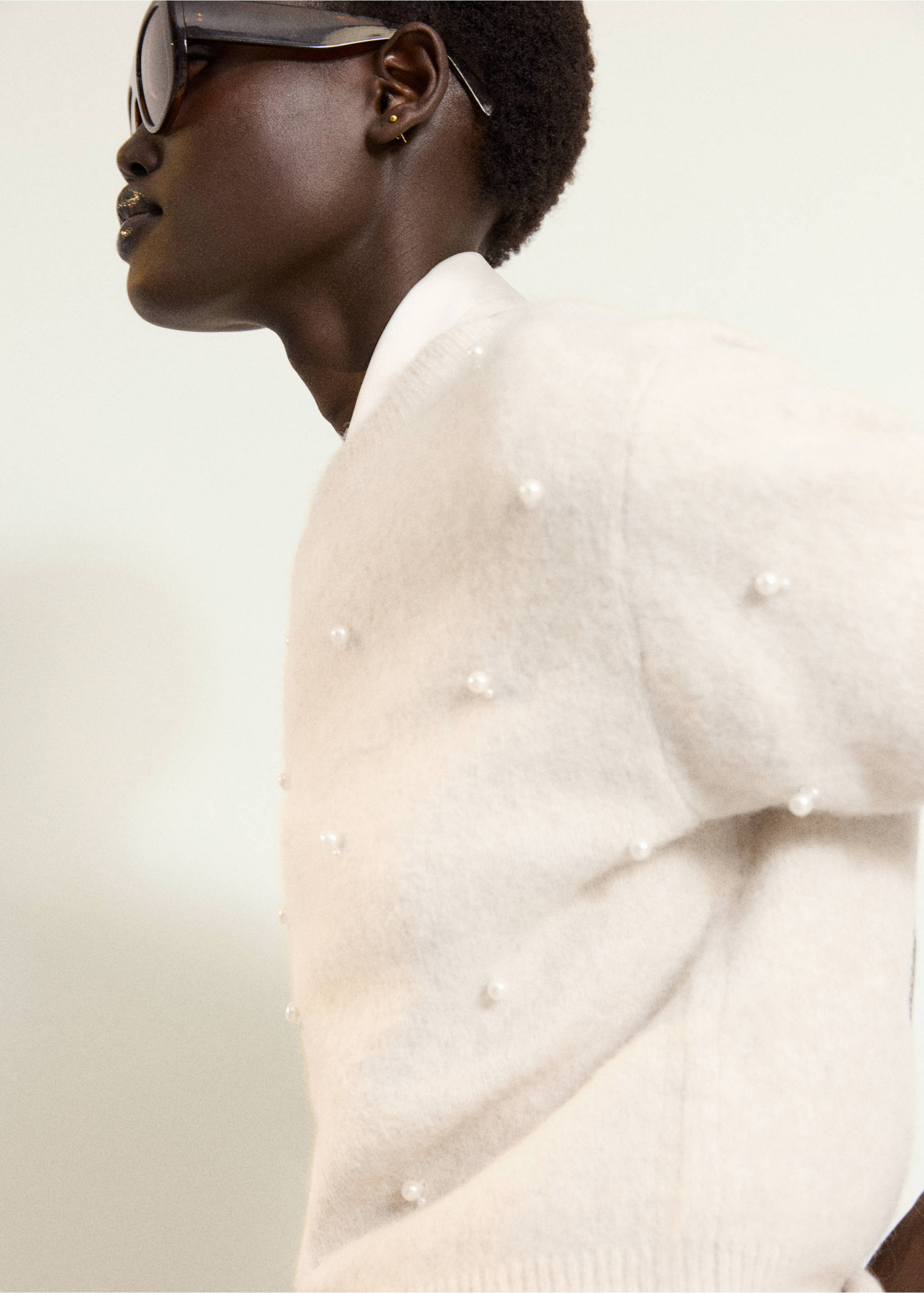 Off-white knitted jersey with pearl-like bead embellishments., Ecru. Ref: 37007805-00.
