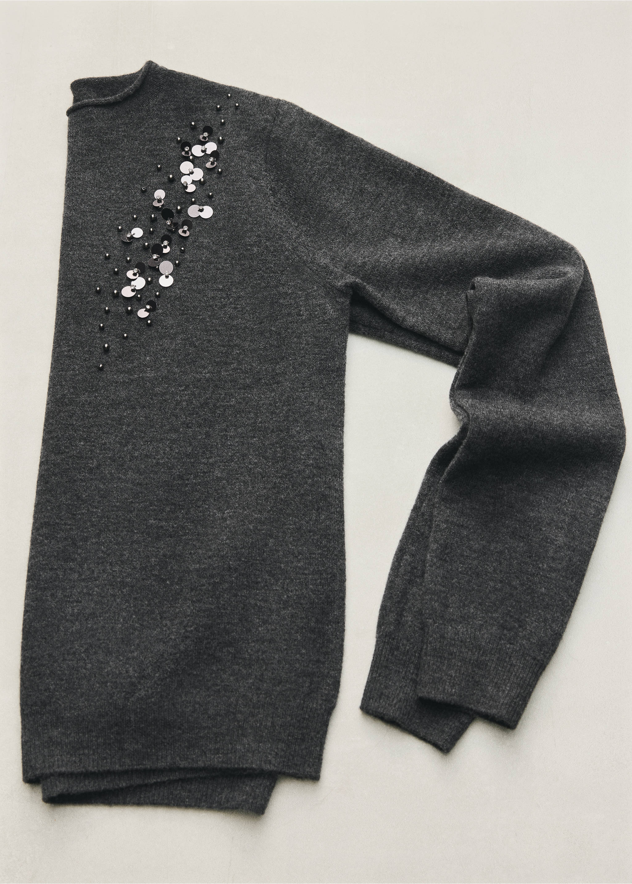 Beaded high-neck jumper - Details of the article 5, Charcoal. Ref: 37007807-00.