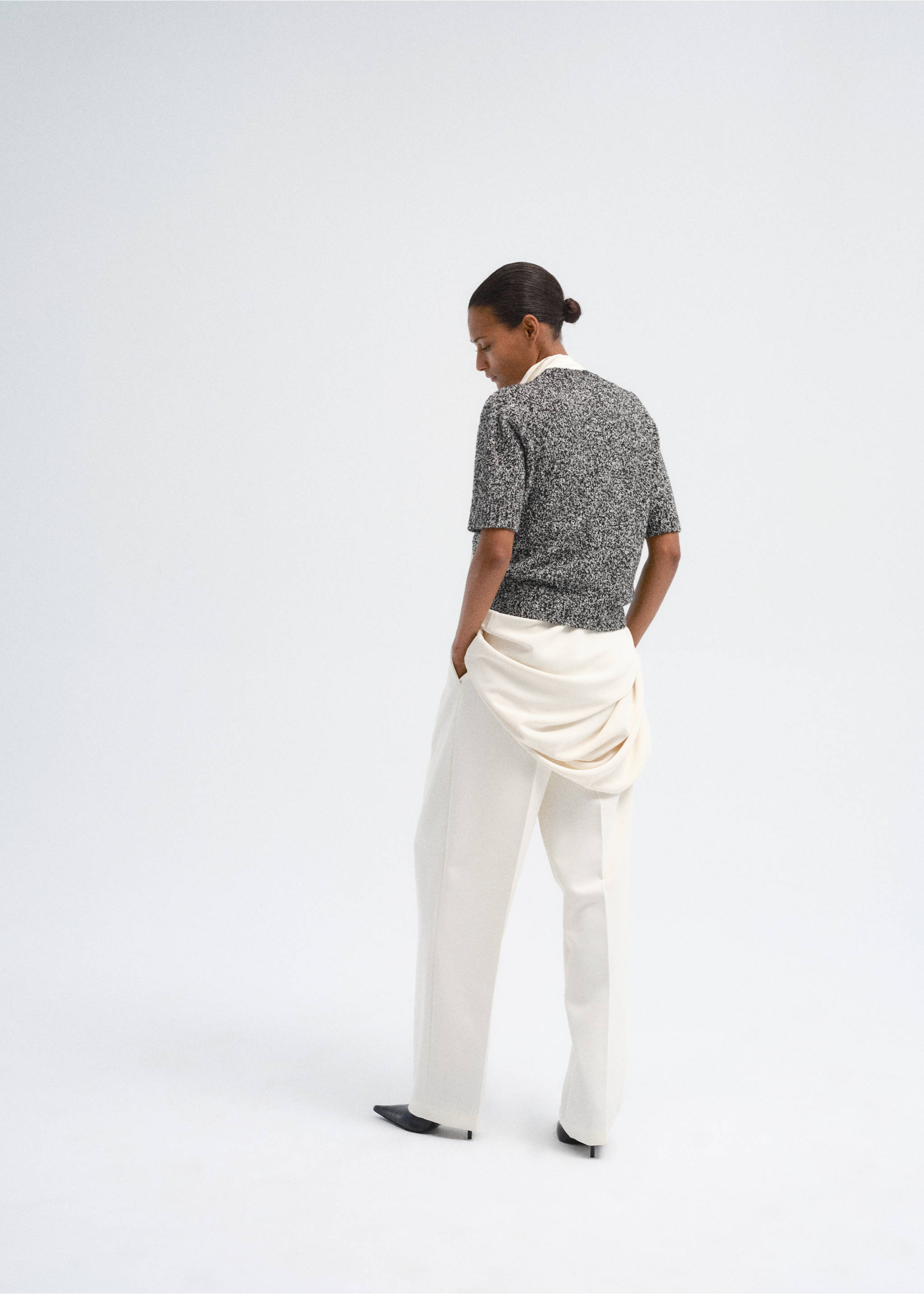 Textured grey short-sleeved jersey, back view., Medium Heather Grey. Ref: 37007811-00.